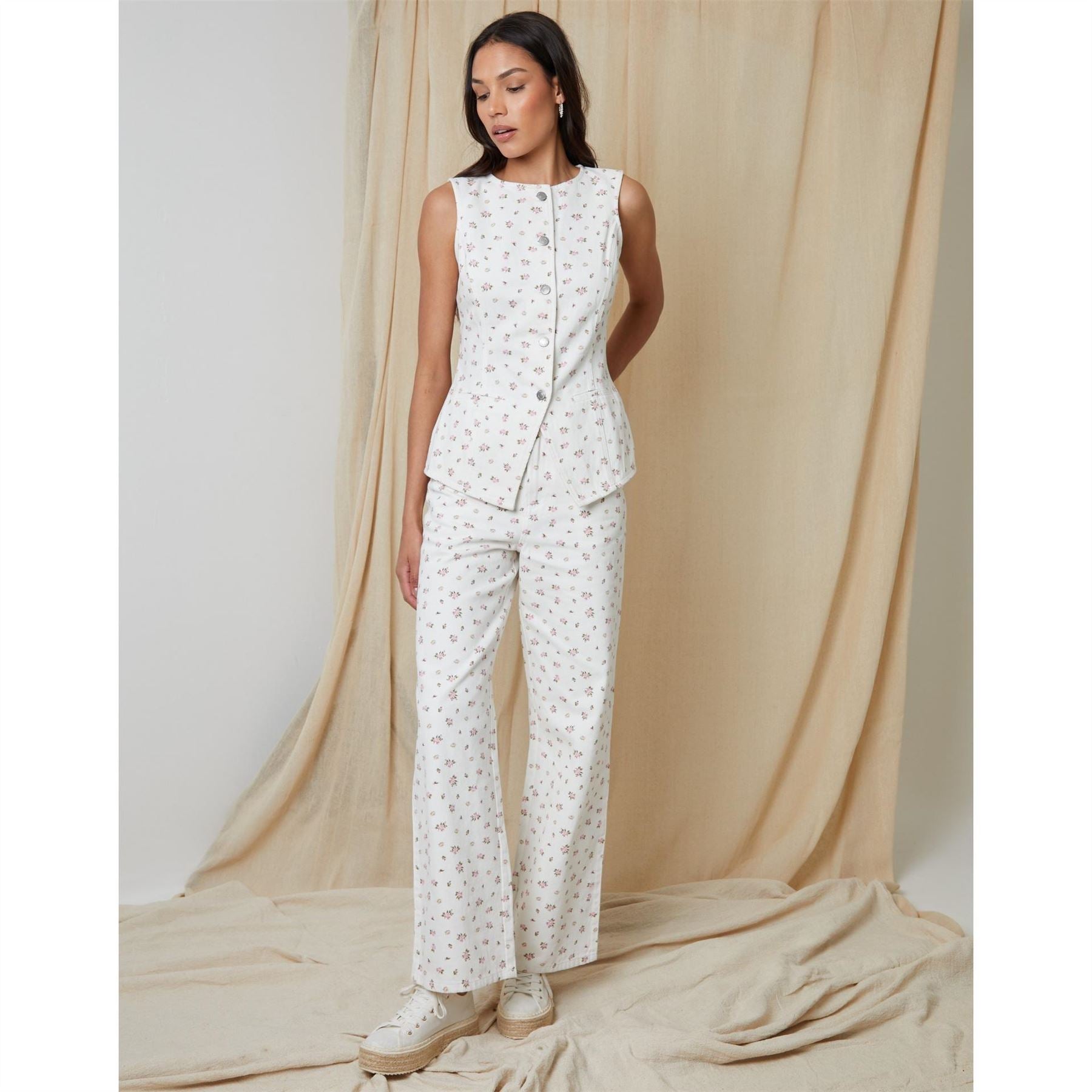 Threadbare Floral Patterned Sleeveless Shirt