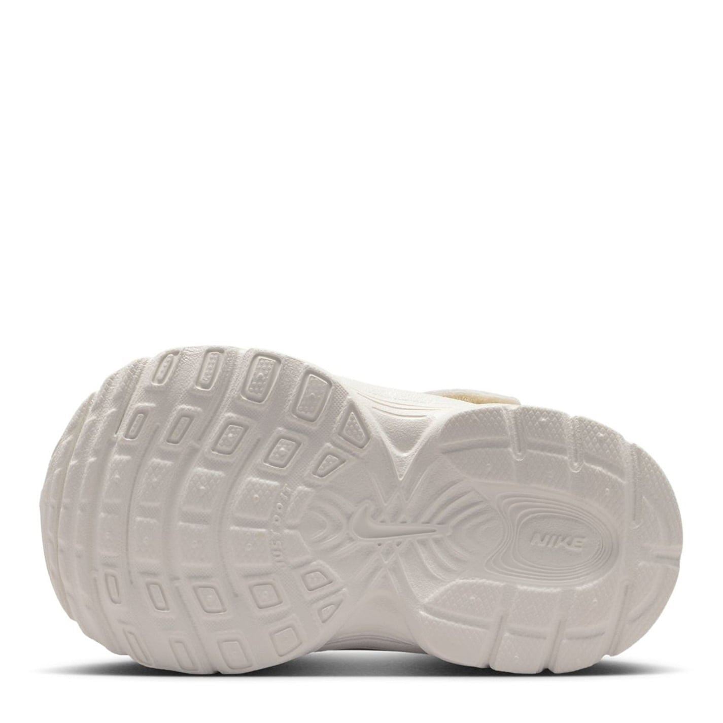 Nike V5 Runner Low Top Lace-Up Sneakers