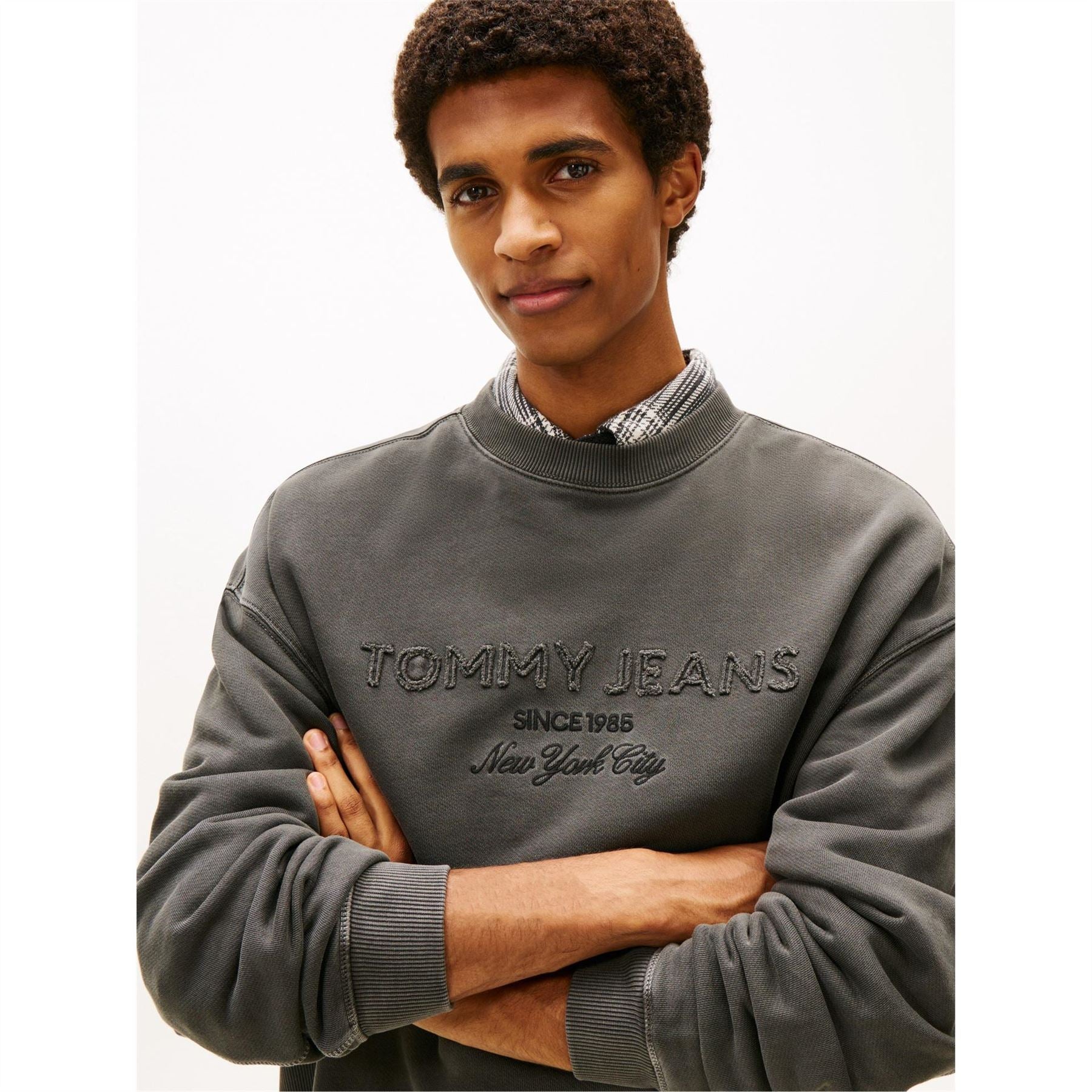 Tommy Jeans Embroidered Crew Neck Ribbed Collar Long Sleeve Sweatshirt