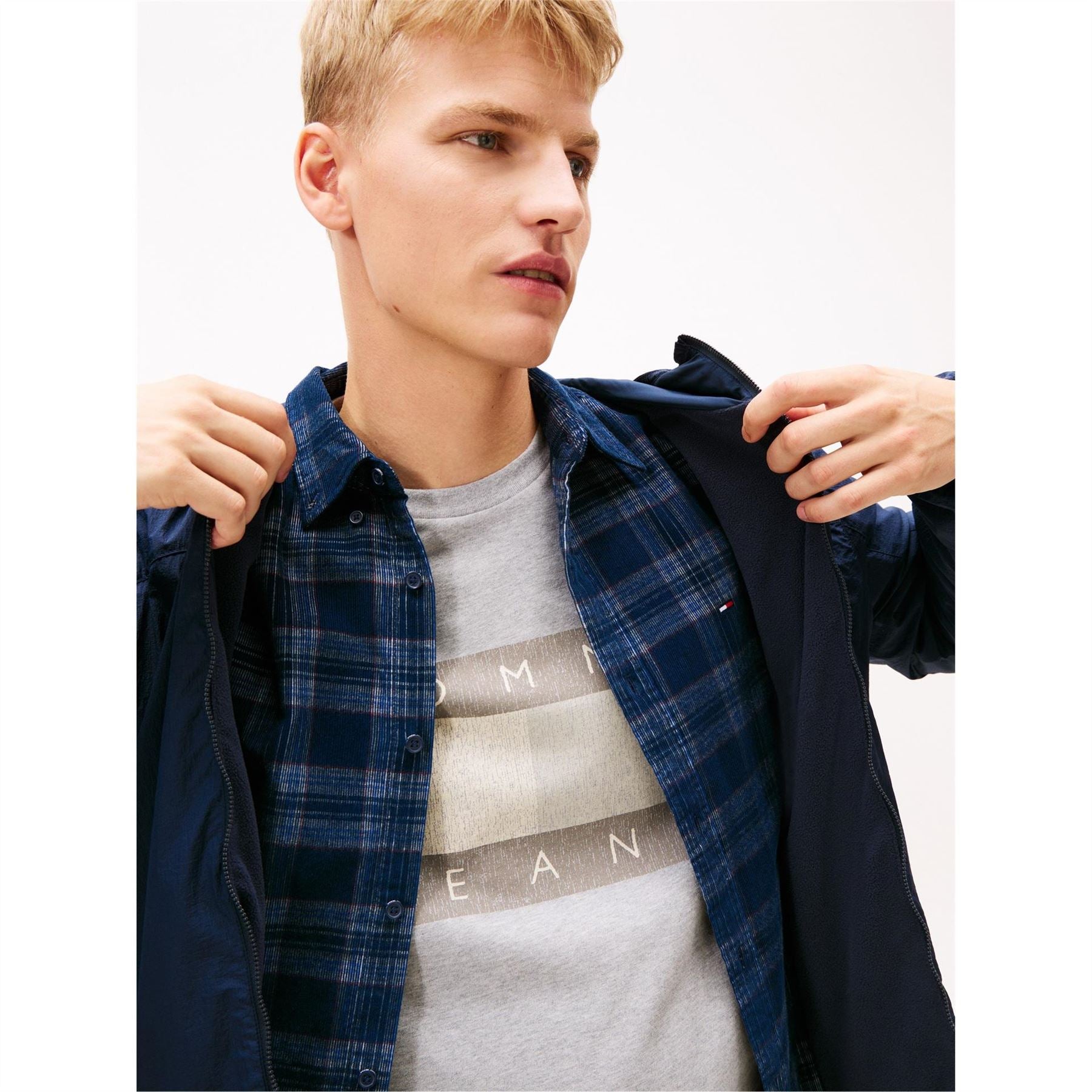 Tommy Jeans Chicago Solid Patterned Hooded Zipped Pocket Windbreaker