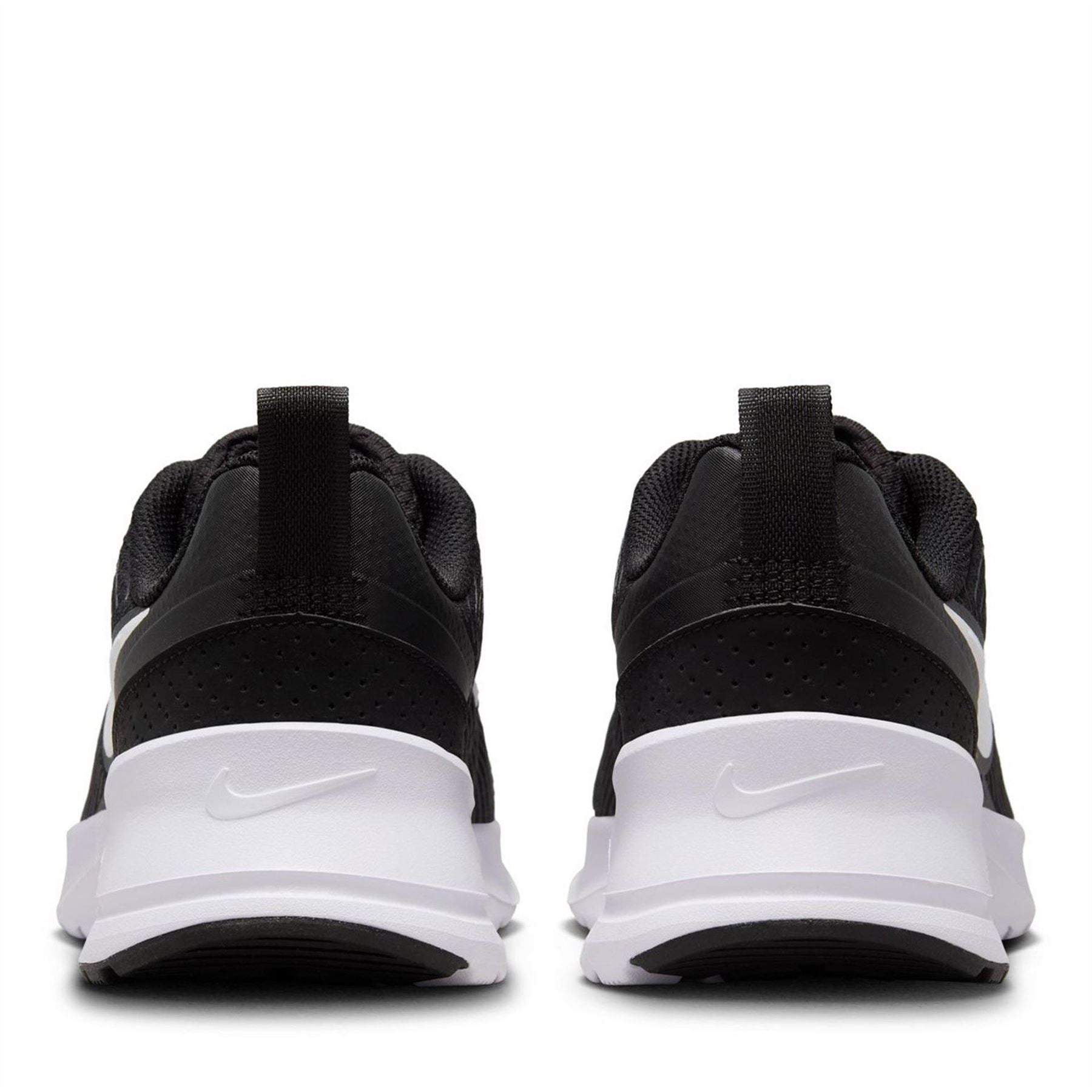 Nike Air Max Nuaxi Low Top Sneakers