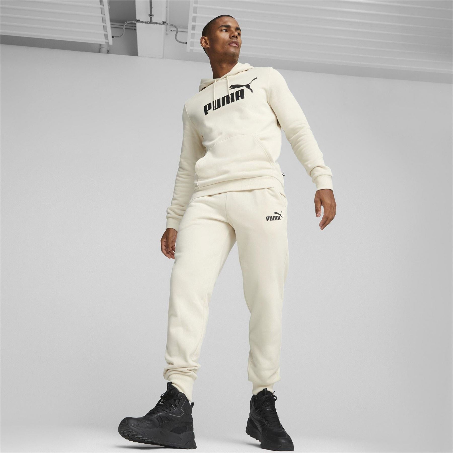 Puma Ess Logo Closed Hem Joggers