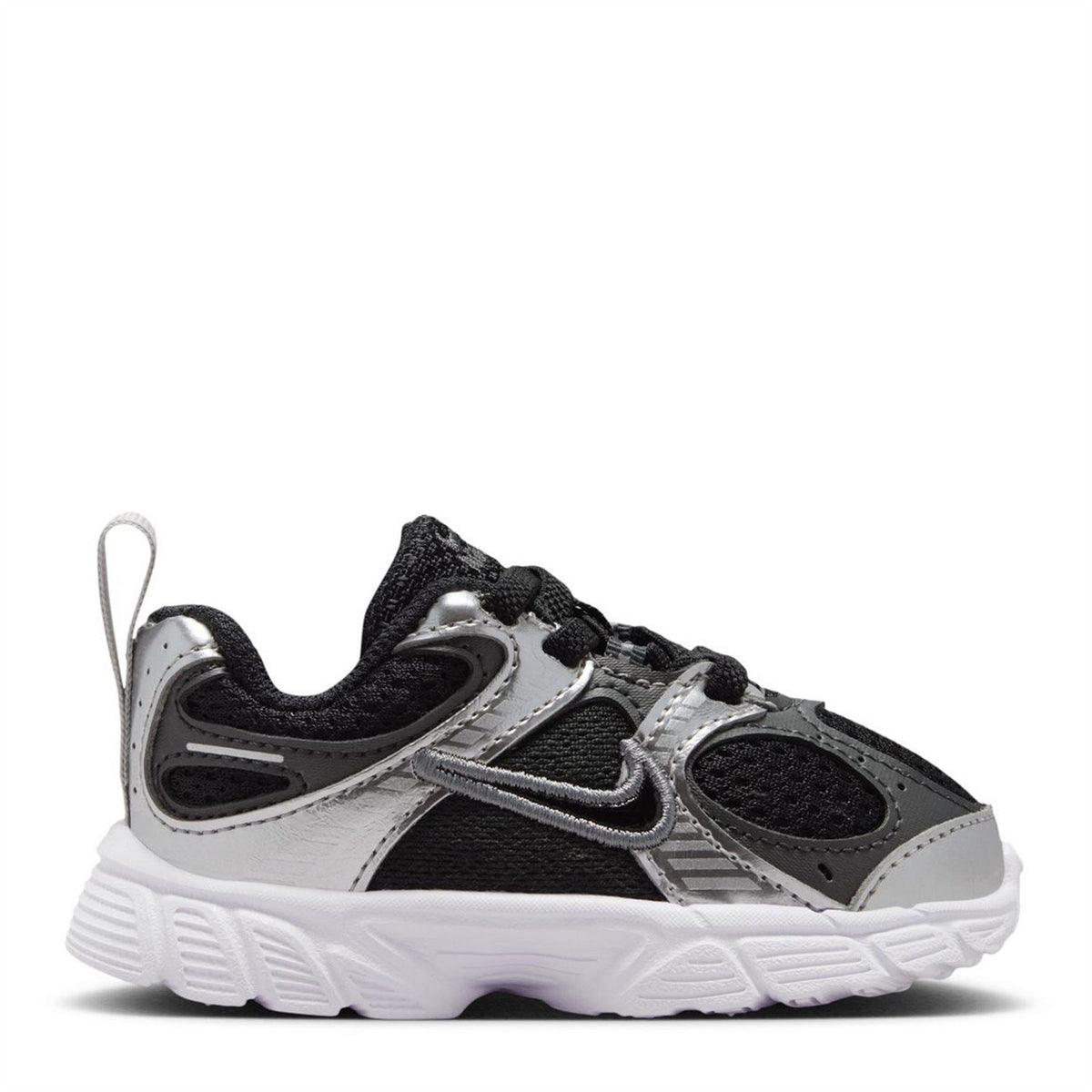 Nike V5 Runner Low Top Lace-Up Sneakers