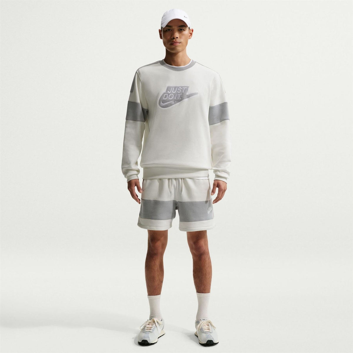 Nike Wordmark Back Neck Logo Crew Neck Long Sleeve Sweatshirt