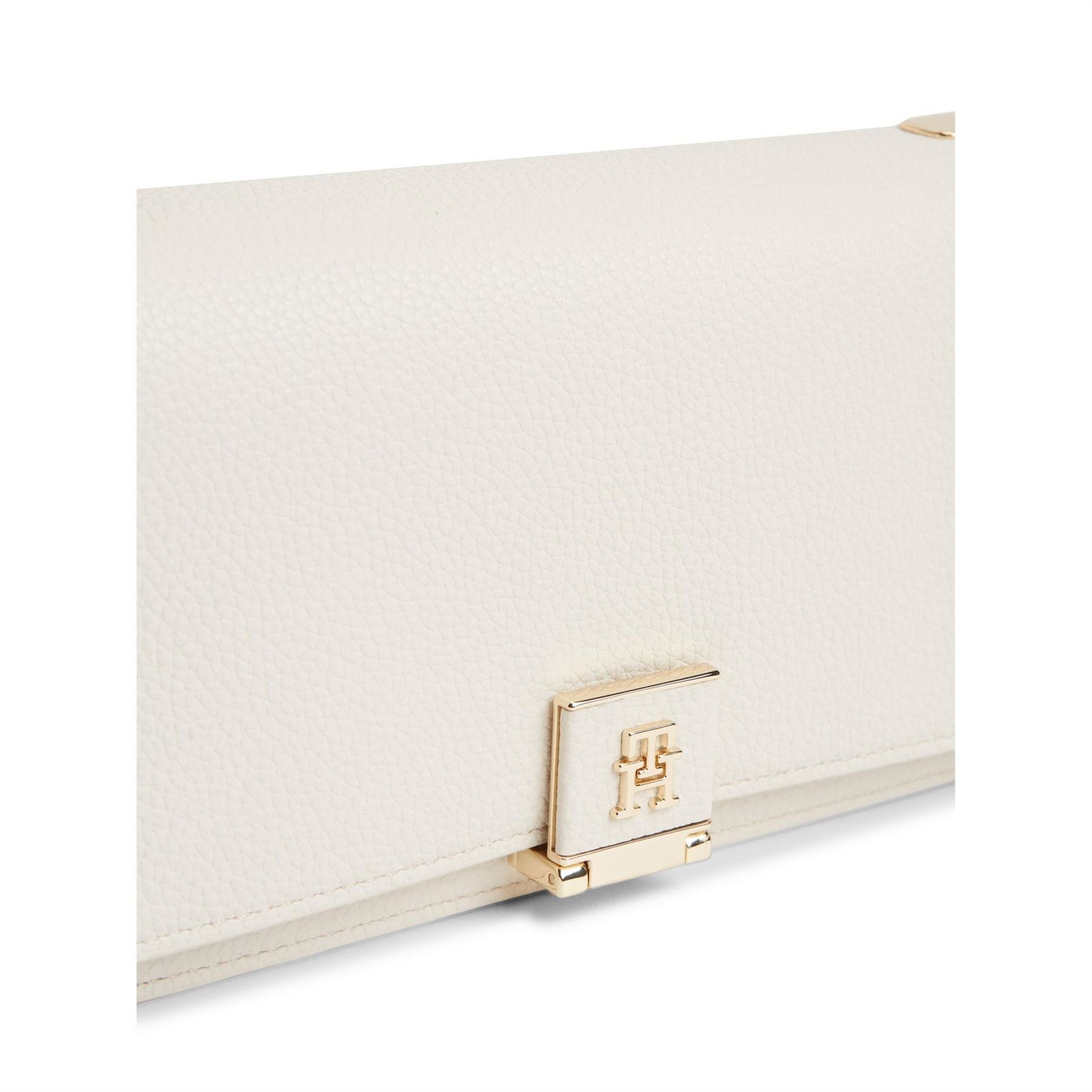 Tommy Hilfiger Wallet On Chain