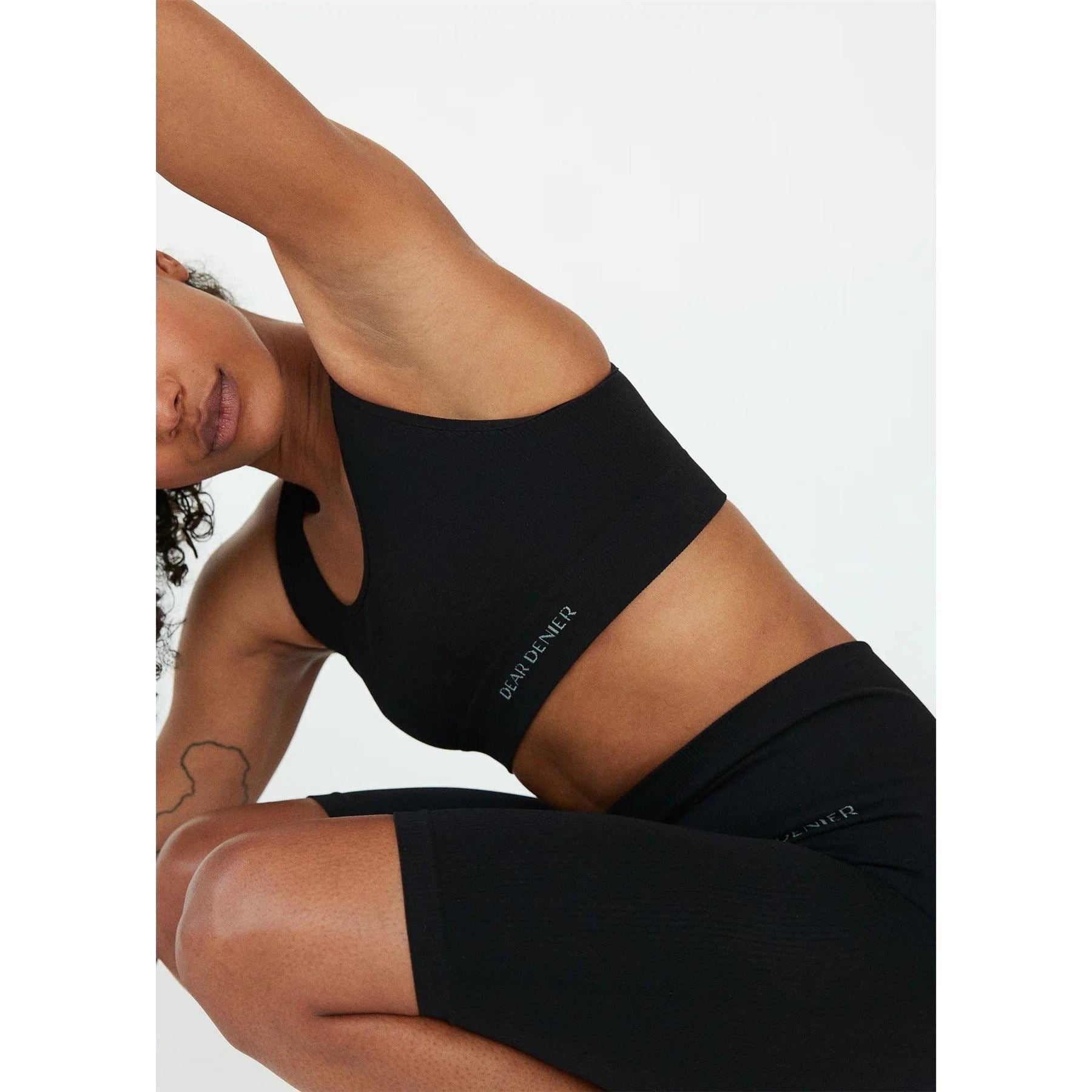 Dear Denier Lena Scoop Neck Cropped Snug Fit Bra