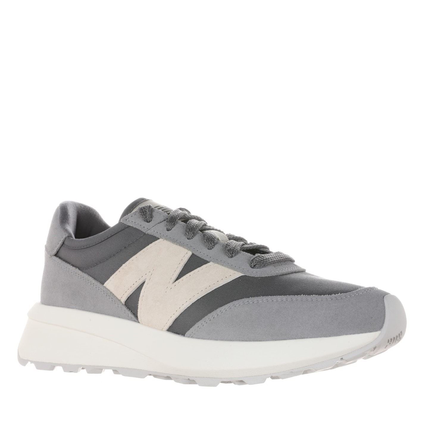 New Balance Low Top Round Toe Flat Heel Sneakers