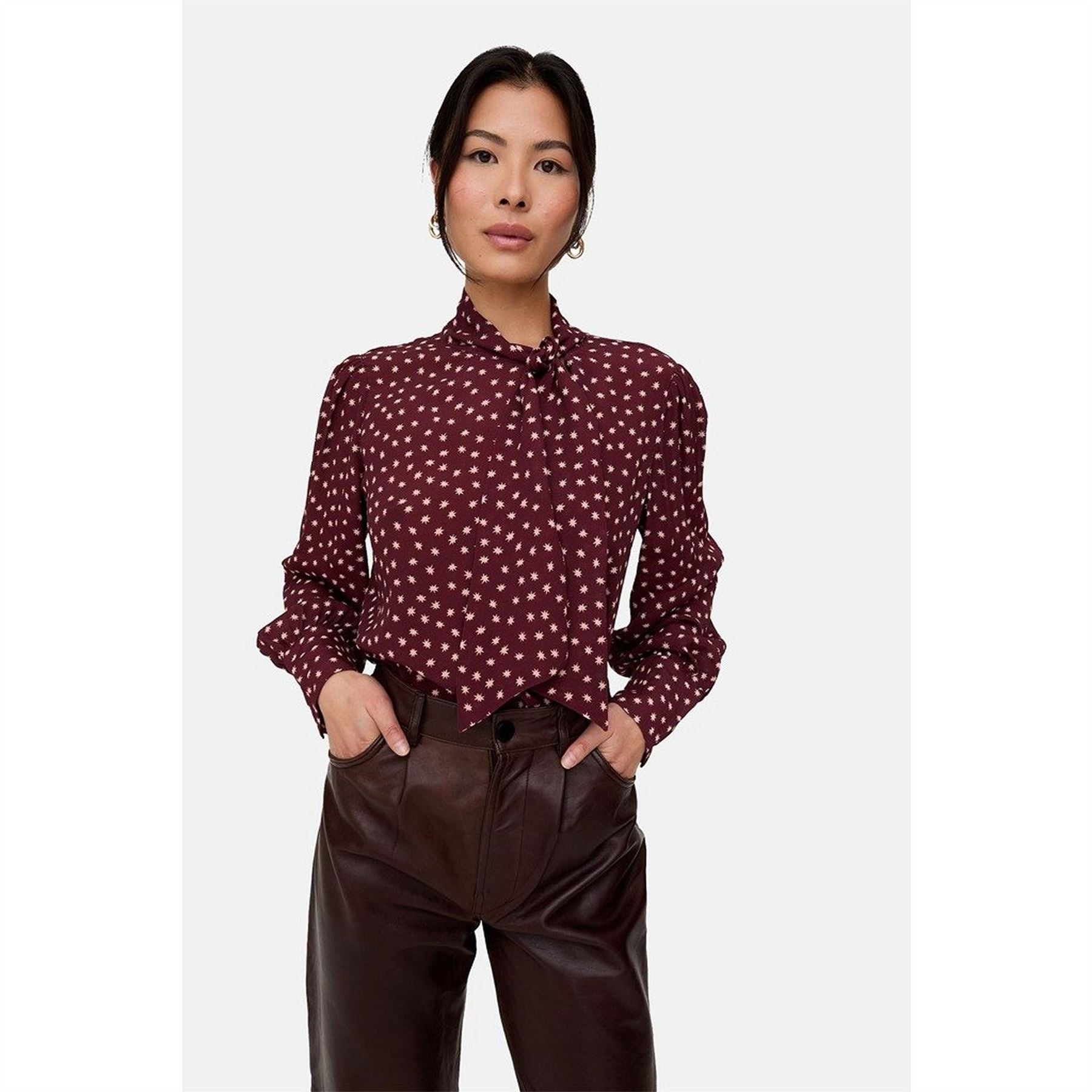 Lily and Lionel Pussybow Star Print Blouse In Burgundy