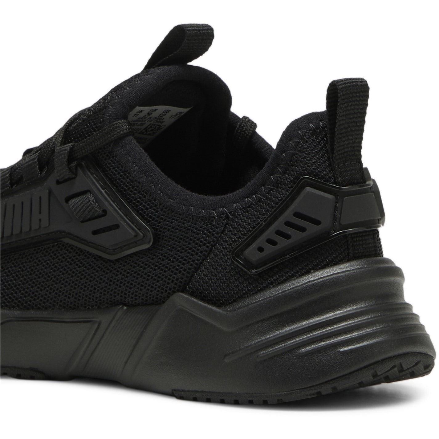 Puma Retaliate 3 Low Top Round Toe Flat Heel Sneakers