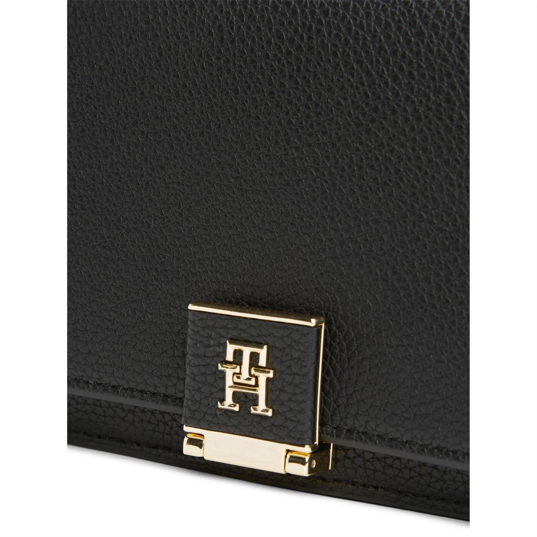 Tommy Hilfiger Wallet On Chain
