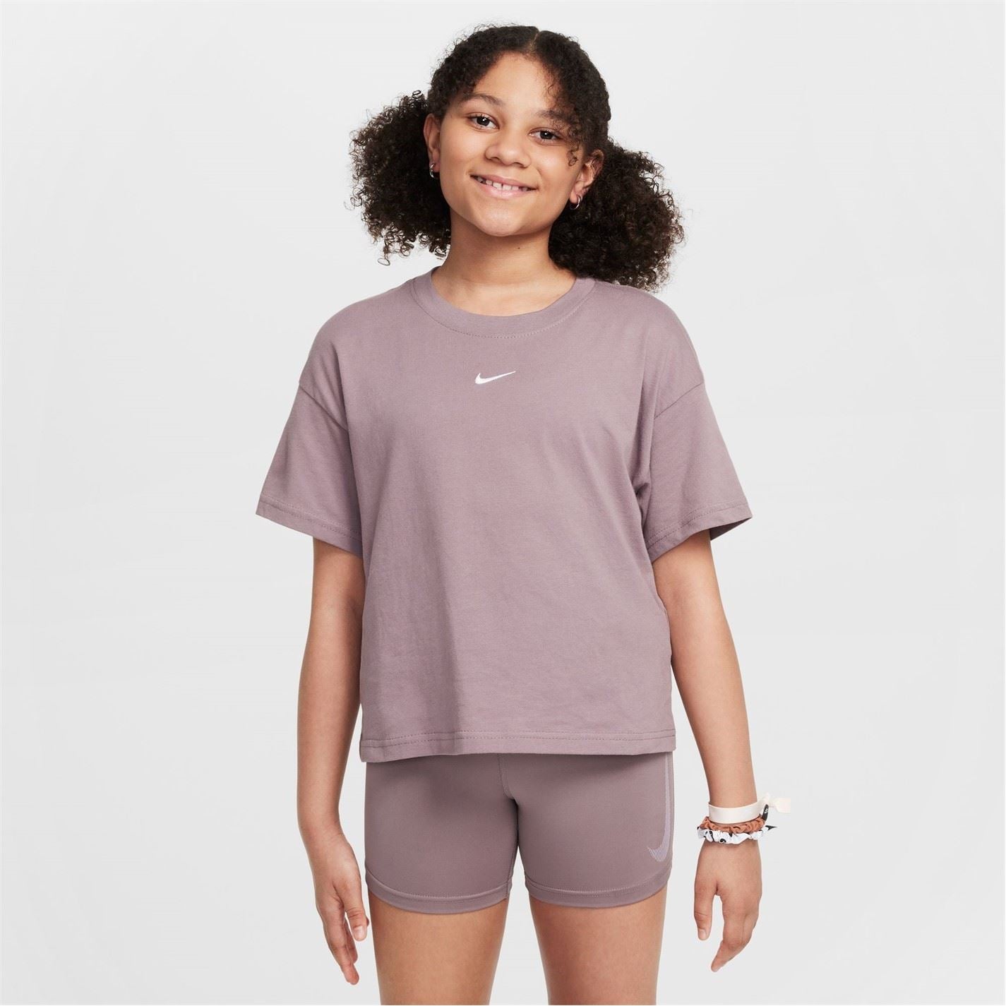 Nike Sportswear Big Kids (girls) T-Shirt