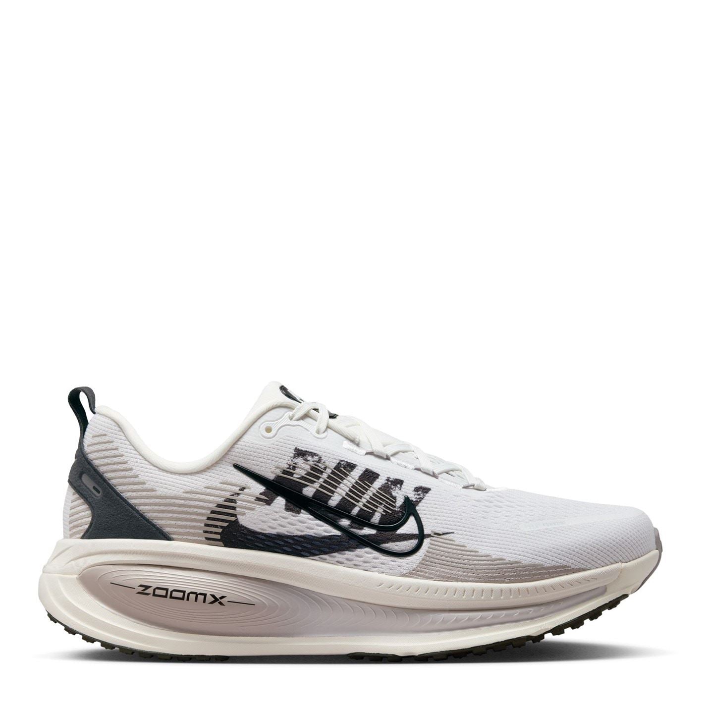Nike Vomero 18 Graphic Print Low Top Running Sneakers