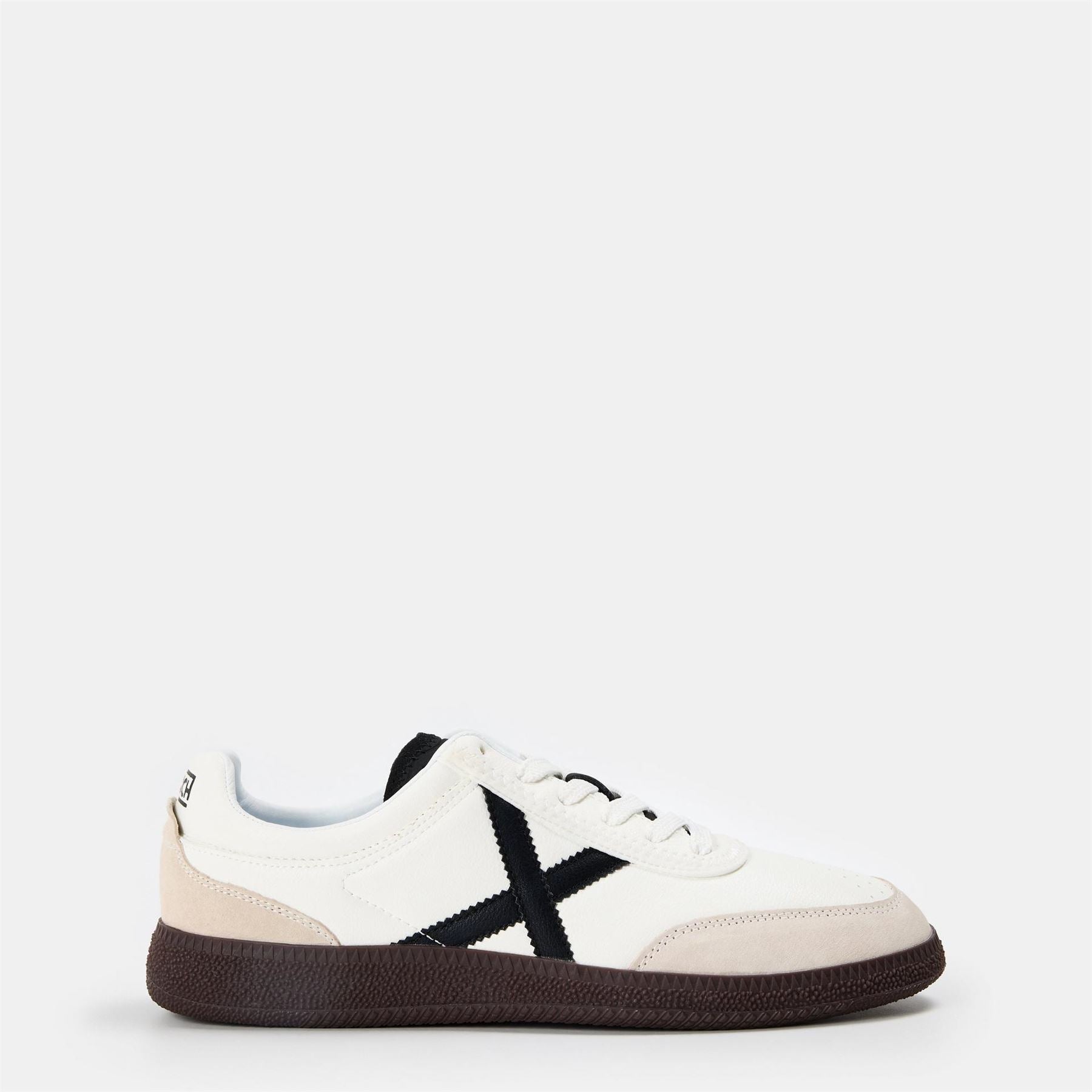 Munich Rumba Lace-Up Low Top Sneakers