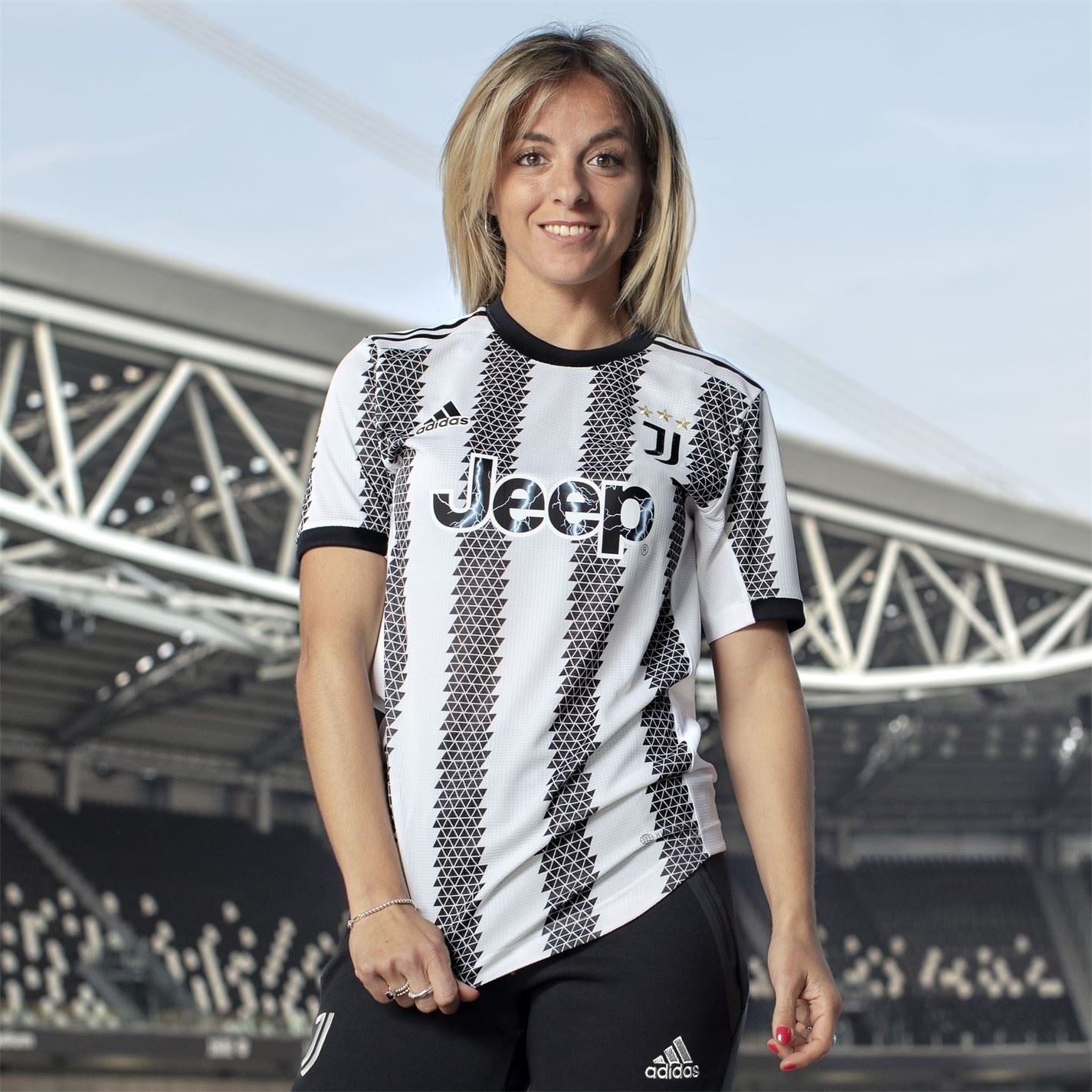 adidas Womens Juventus Authentic Home Shirt 2021 2022