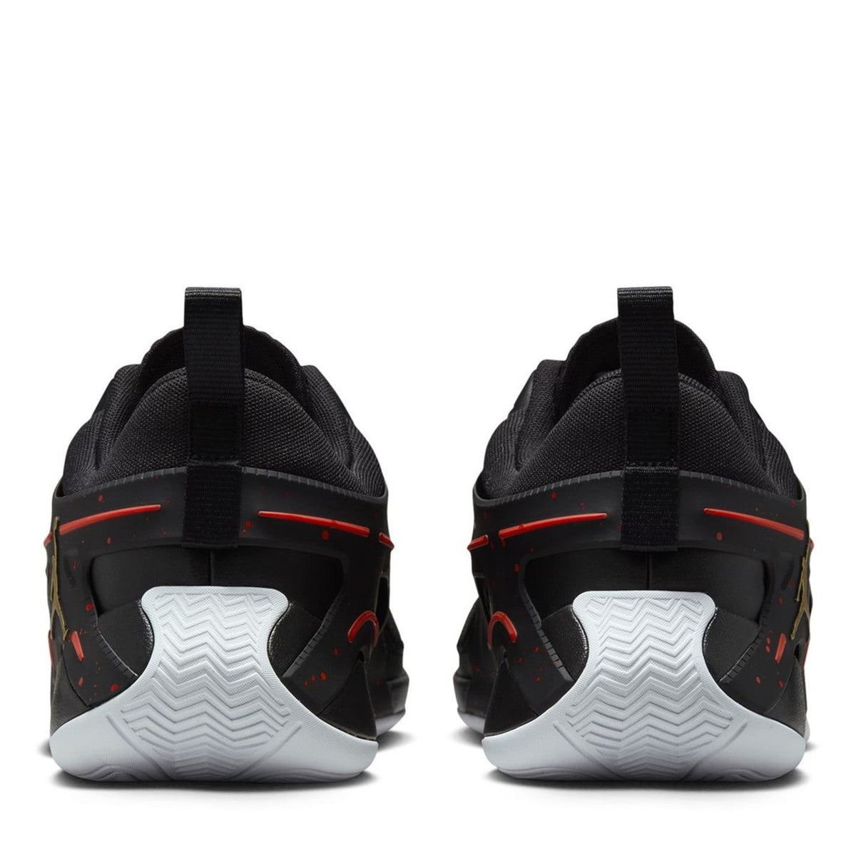Nike Heir Basketball Low Top Lace-Up Sneakers