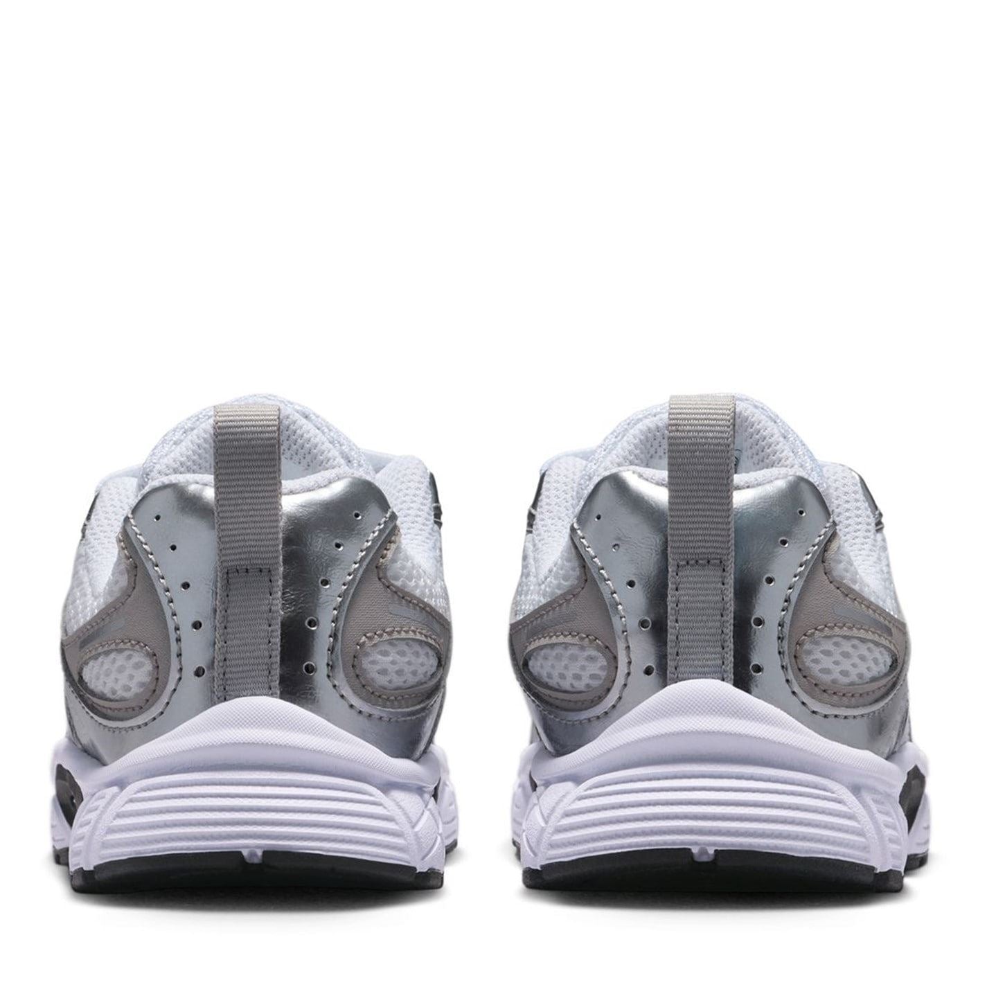 Nike V5 Rnr Lace Up Low Top Sneakers