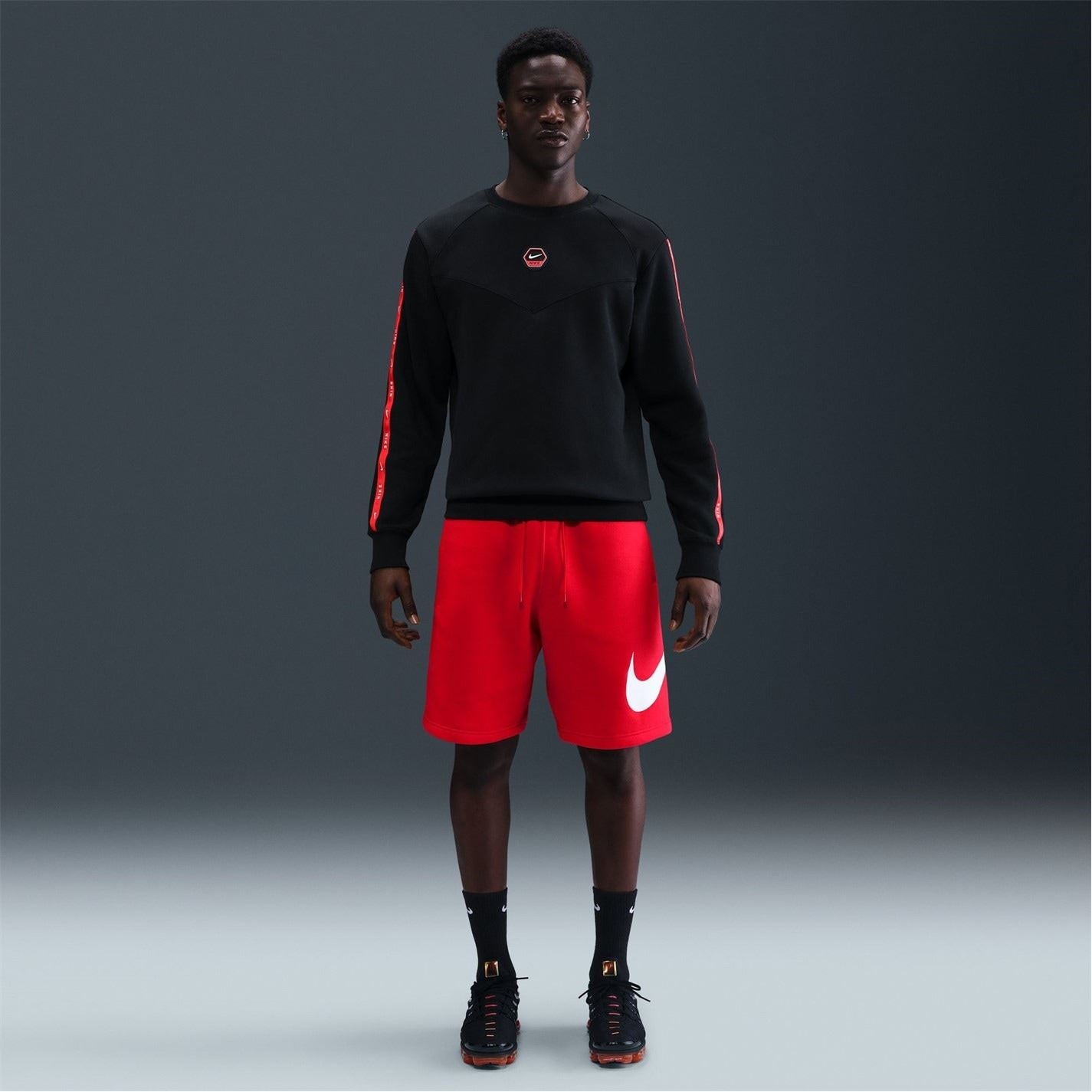 Nike Crew Neck Ribbed Collar Long Sleeve Raglan Sweatshirt