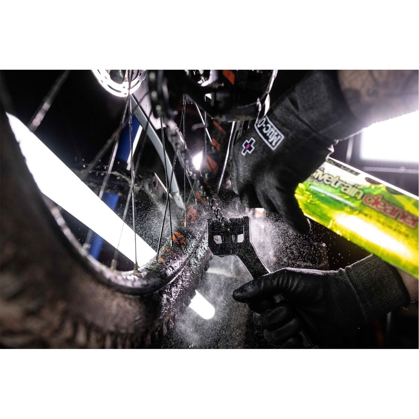 Muc-Off Off Chain Brush