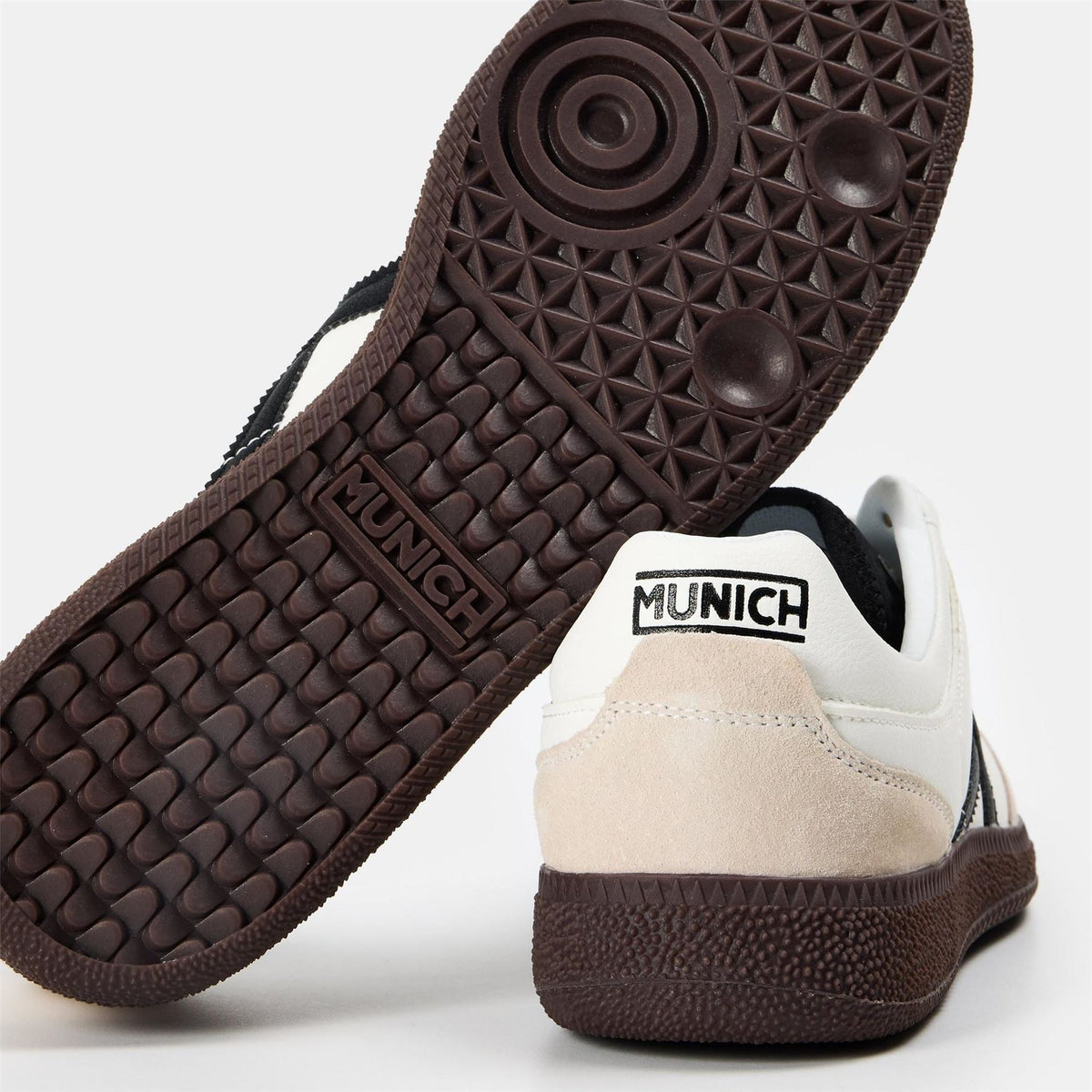 Munich Rumba Lace-Up Low Top Sneakers