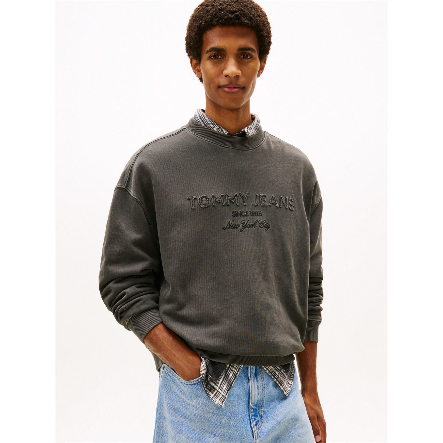Tommy Jeans Embroidered Crew Neck Ribbed Collar Long Sleeve Sweatshirt