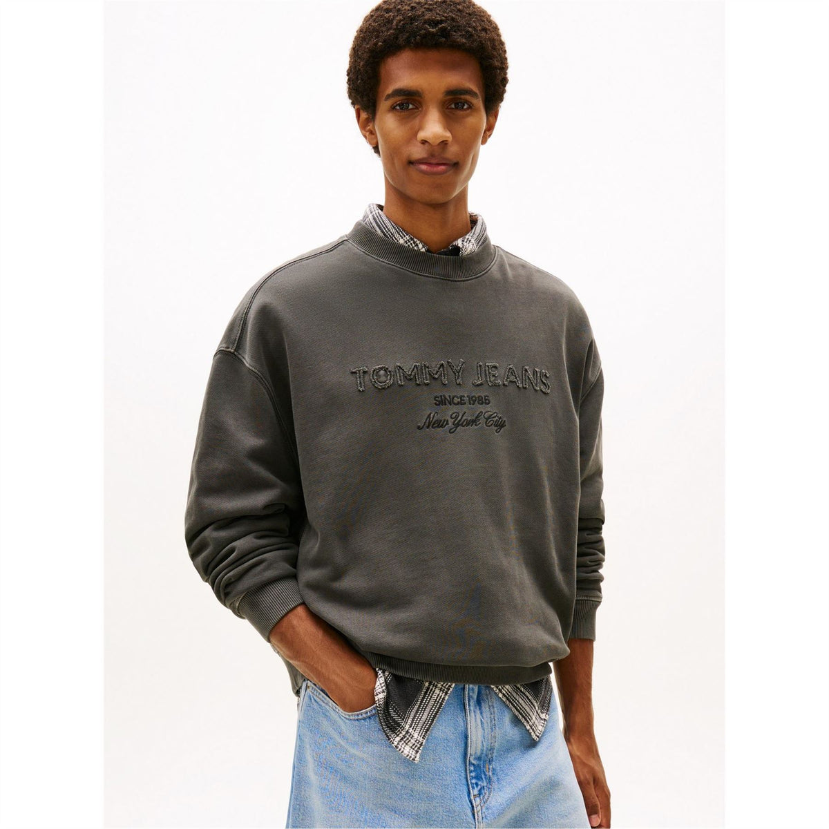 Tommy Jeans Embroidered Crew Neck Ribbed Collar Long Sleeve Sweatshirt