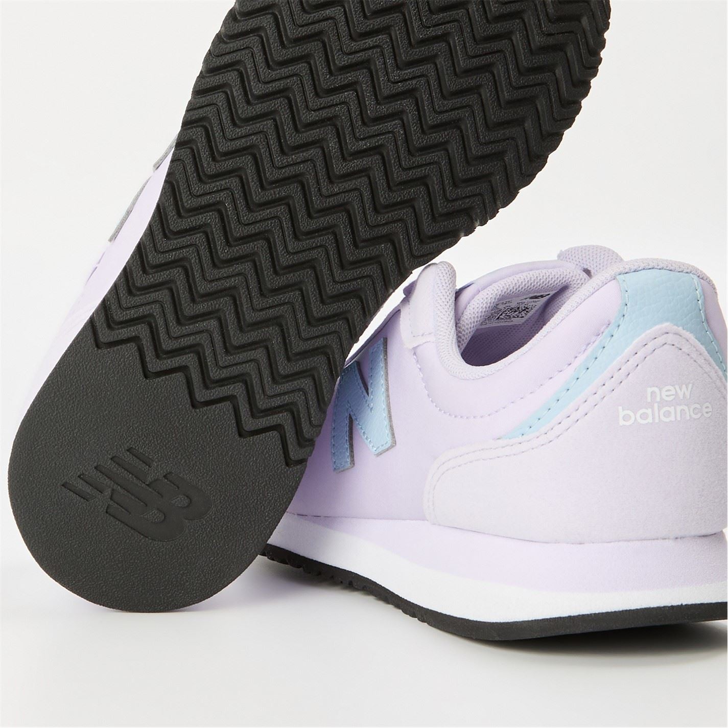 New Balance Round Toe Flat Heel Low Top Sneakers