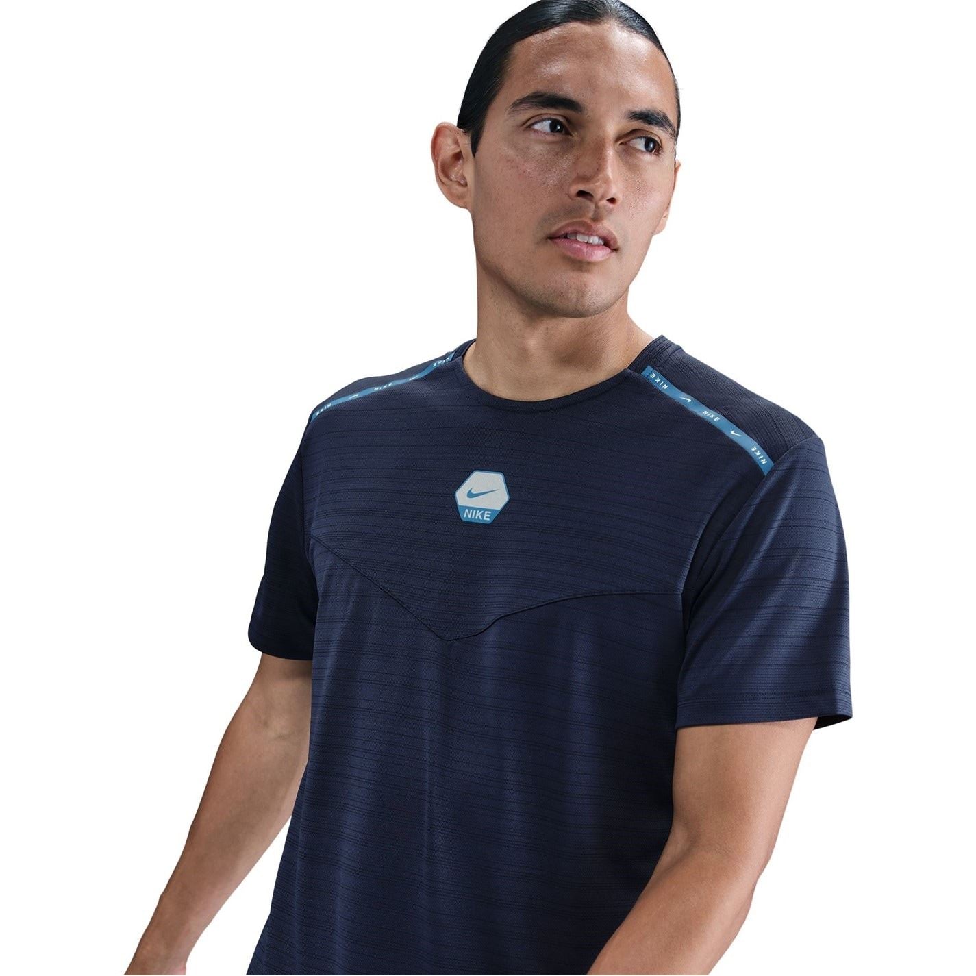 Nike Run Regular Fit Short Sleeve Crew Neck Athletic Top