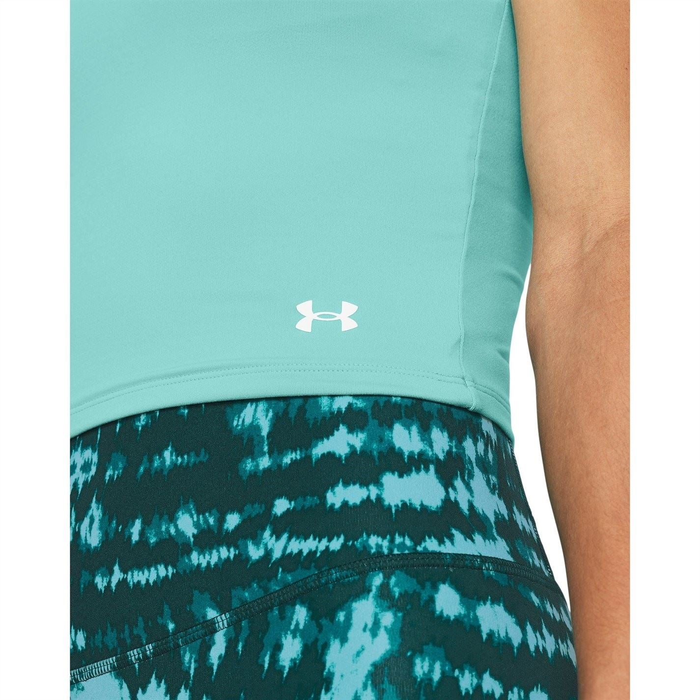 Under Armour Cropped Scoop Neck Slim Fit Tank