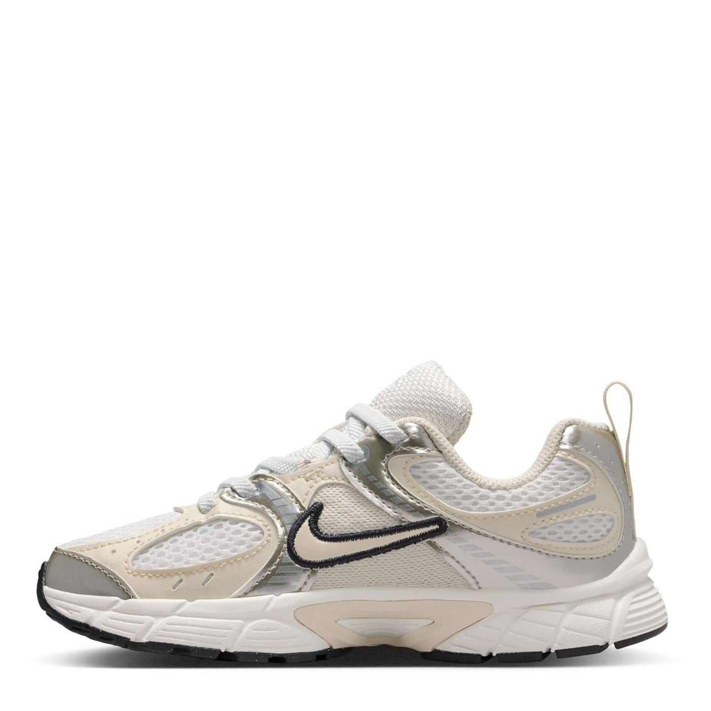 Nike V5 Rnr Lace Up Low Top Sneakers