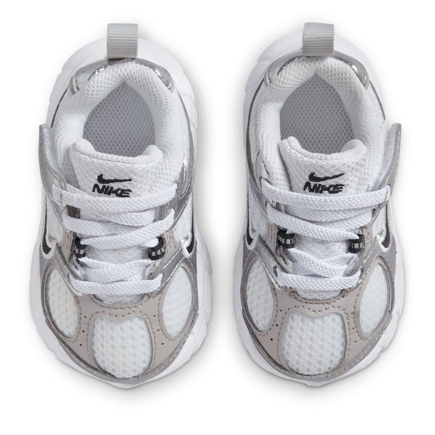 Nike V5 Runner Low Top Lace-Up Sneakers