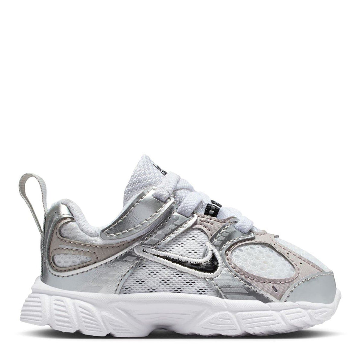 Nike V5 Runner Low Top Lace-Up Sneakers