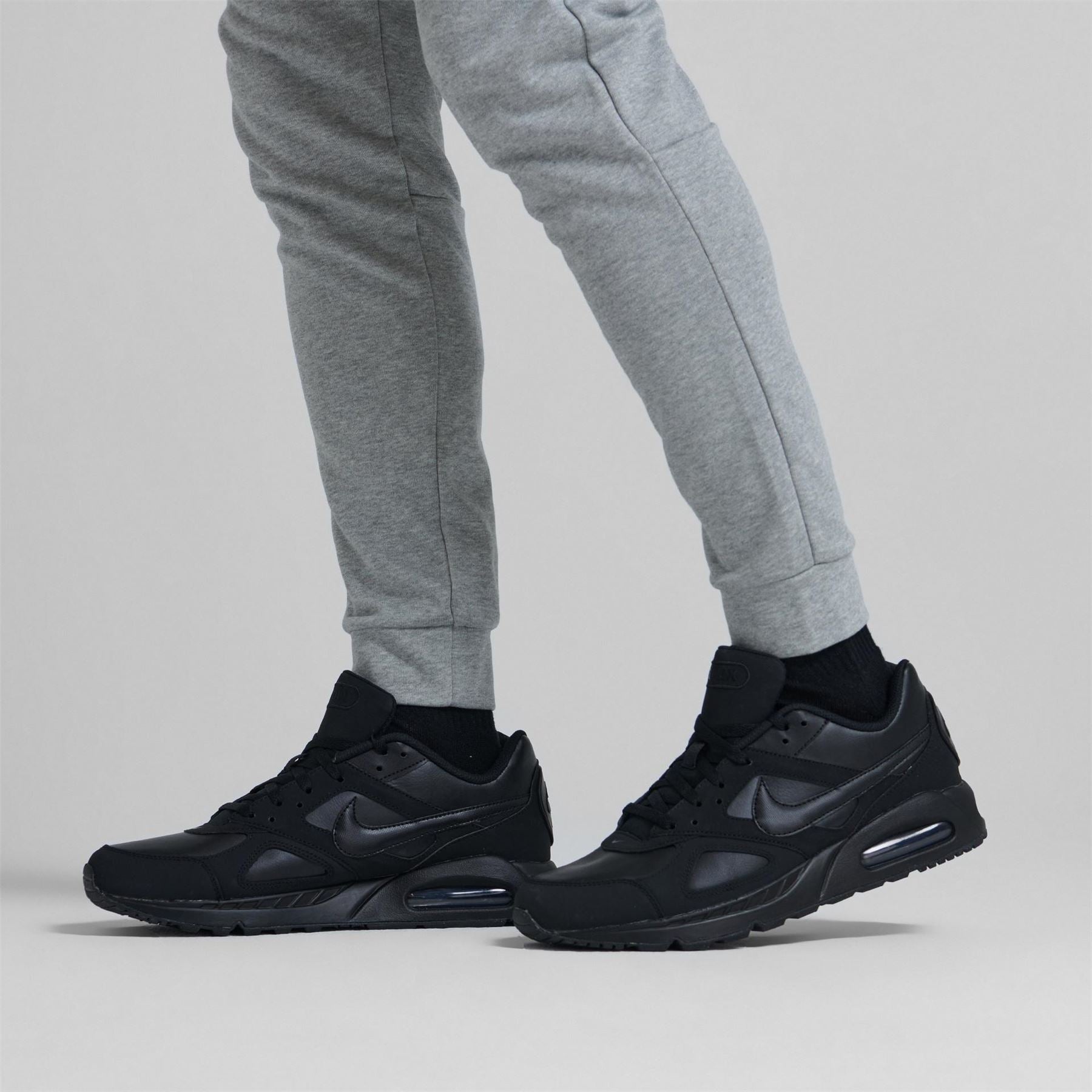 Nike Air Max Ivo Trainers
