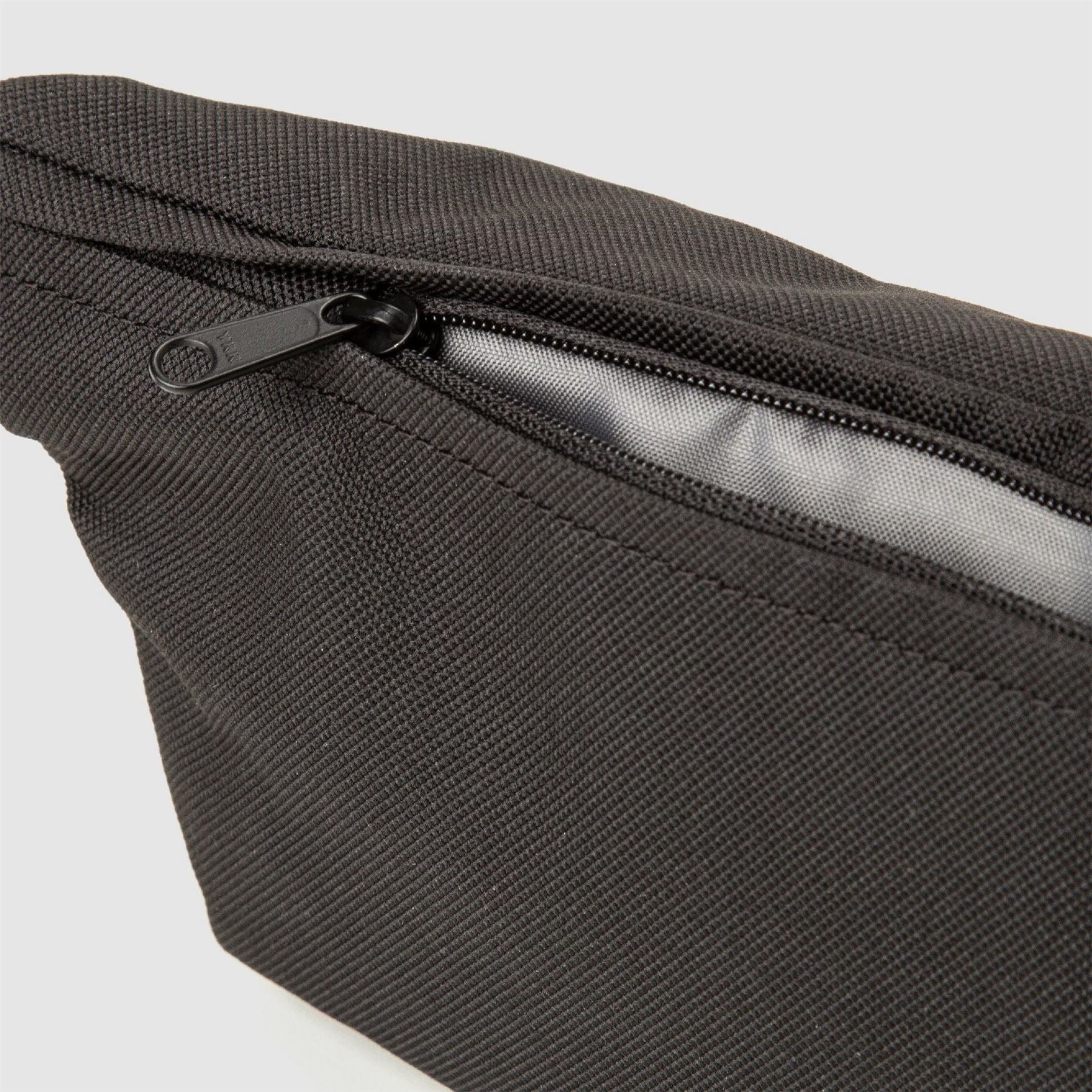 Levis Small Banana Sling Headline lo
