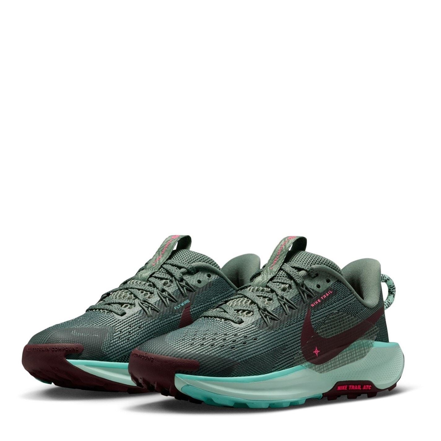 Nike Pegasus Trail Low Top Sneakers