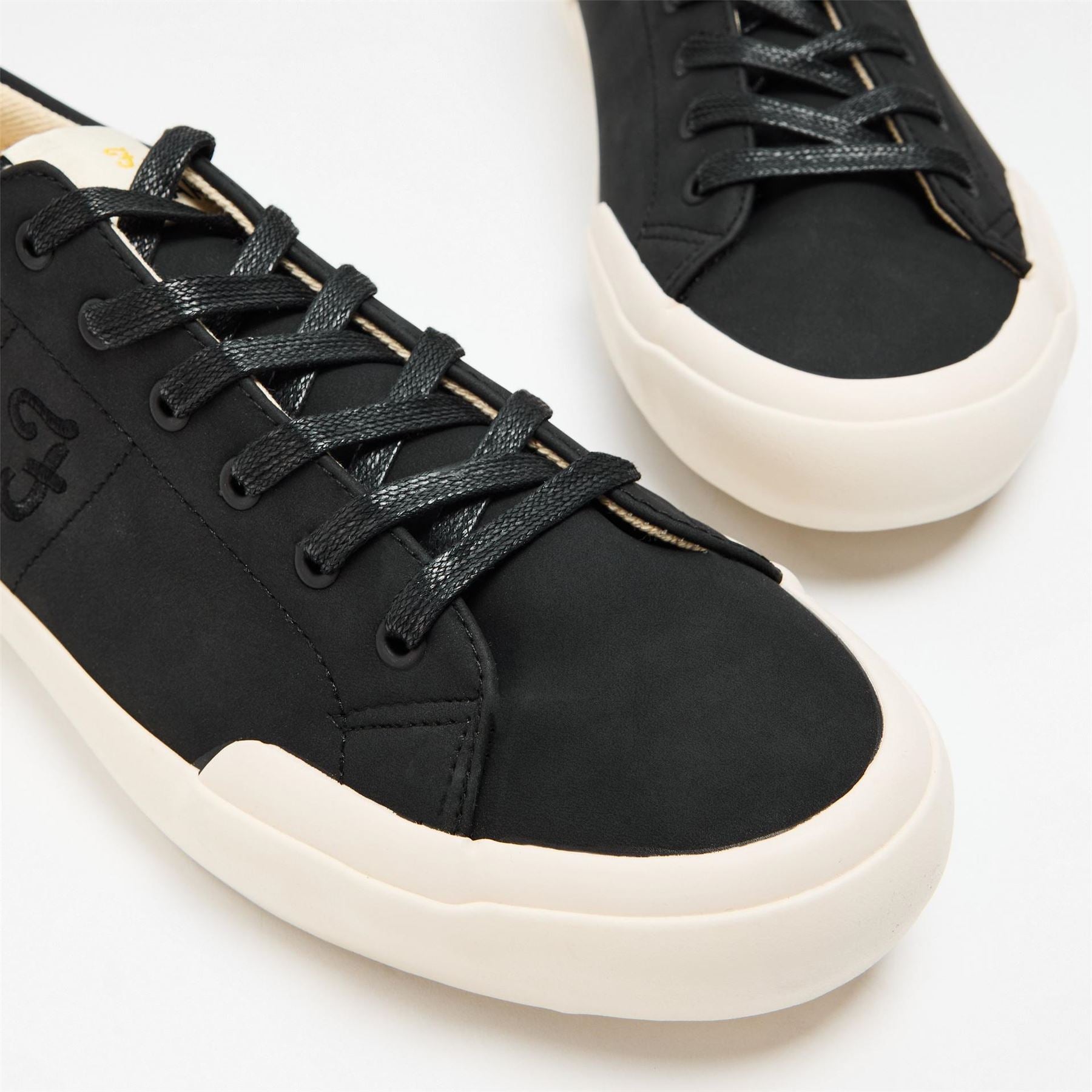Farah Dals Low Top Lettering Flat Heel Shoes