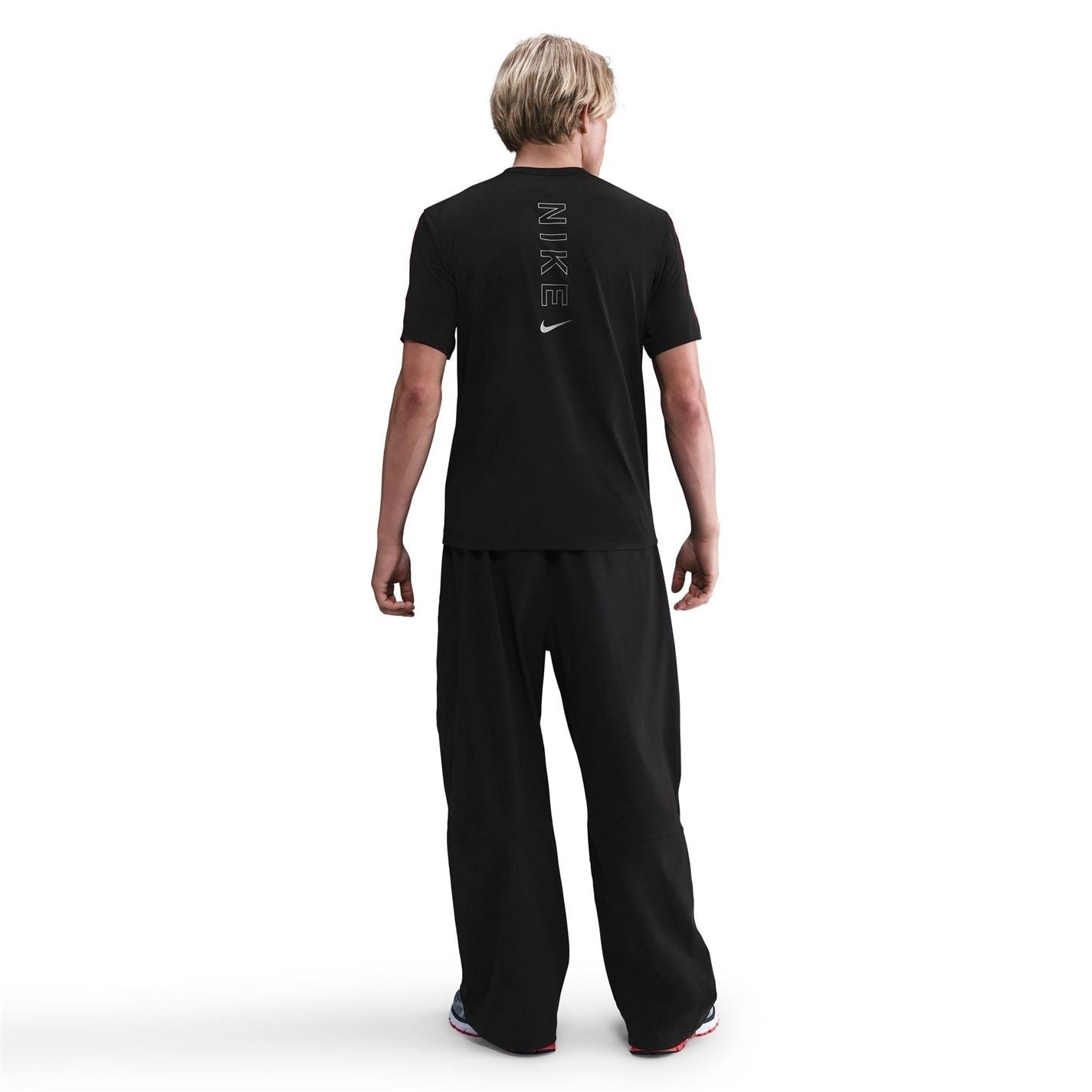 Nike Regular Fit Short Sleeve Crew Neck T-Shirt