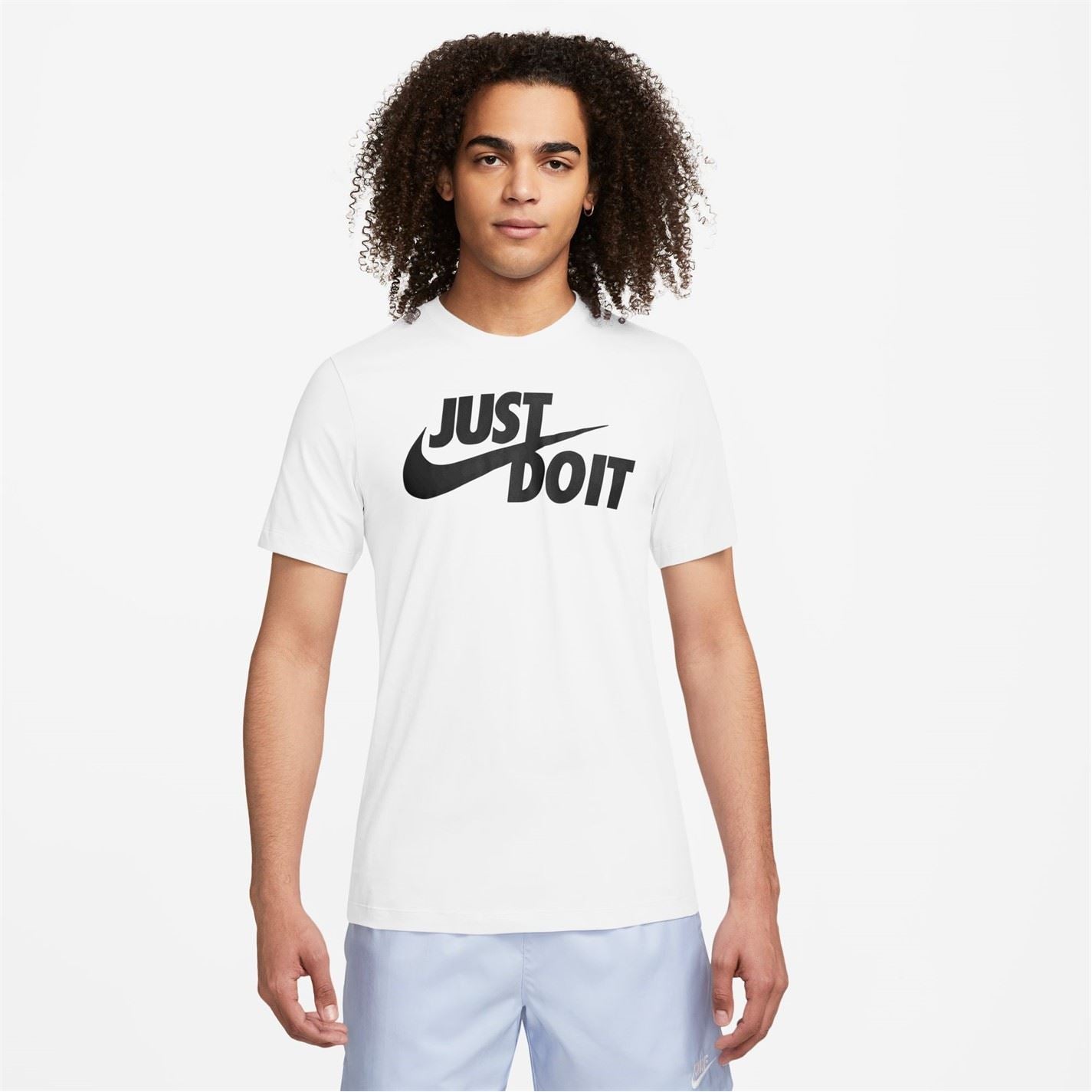 Nike Regular Fit Crew Neck Swoosh T-Shirt