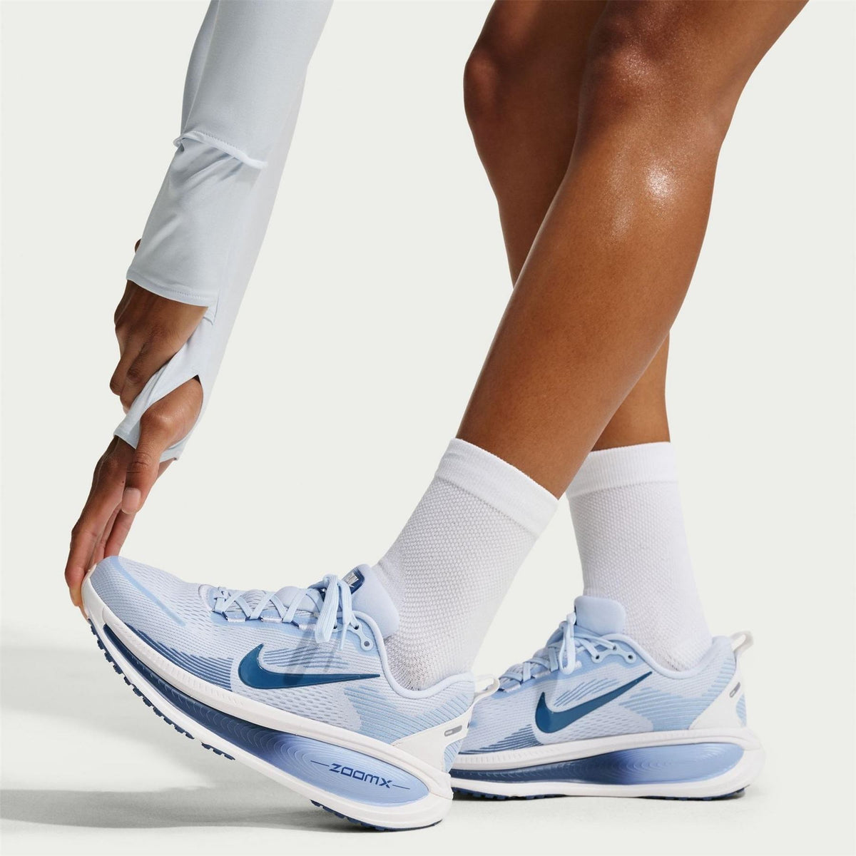 Nike Womens Vomero 18 Road Running Shoes