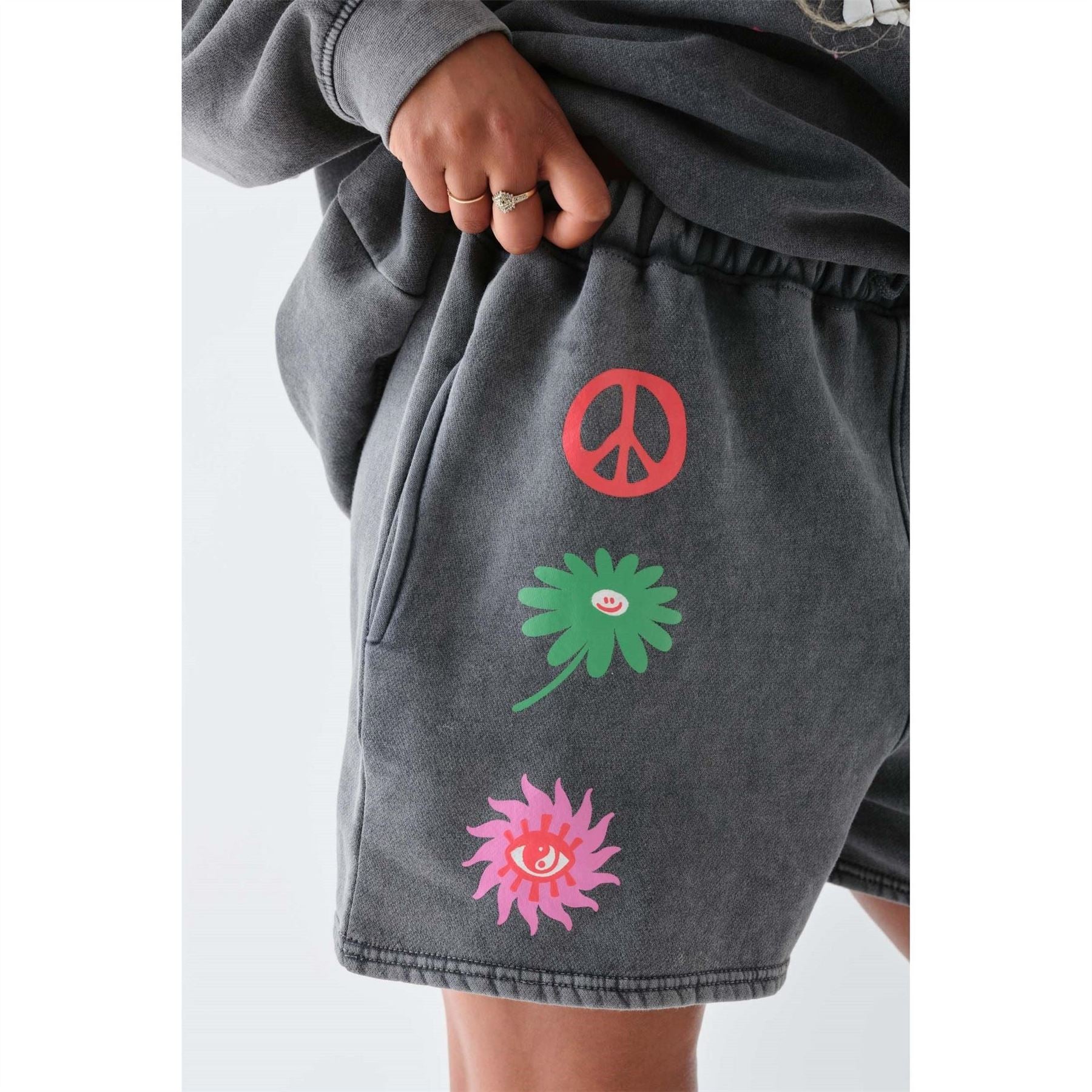 Daisy Street Puff Print Fleece Jogger Shorts