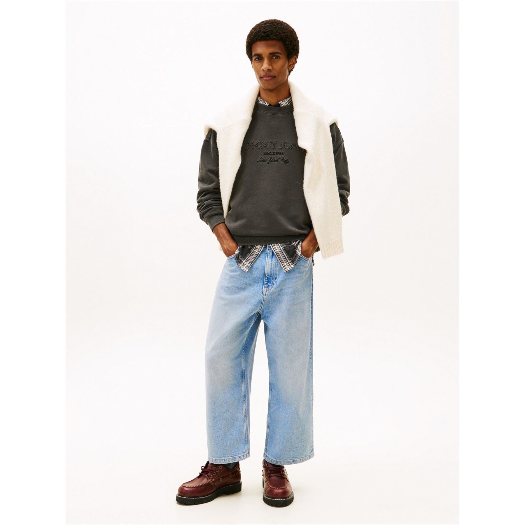 Tommy Jeans Embroidered Crew Neck Ribbed Collar Long Sleeve Sweatshirt