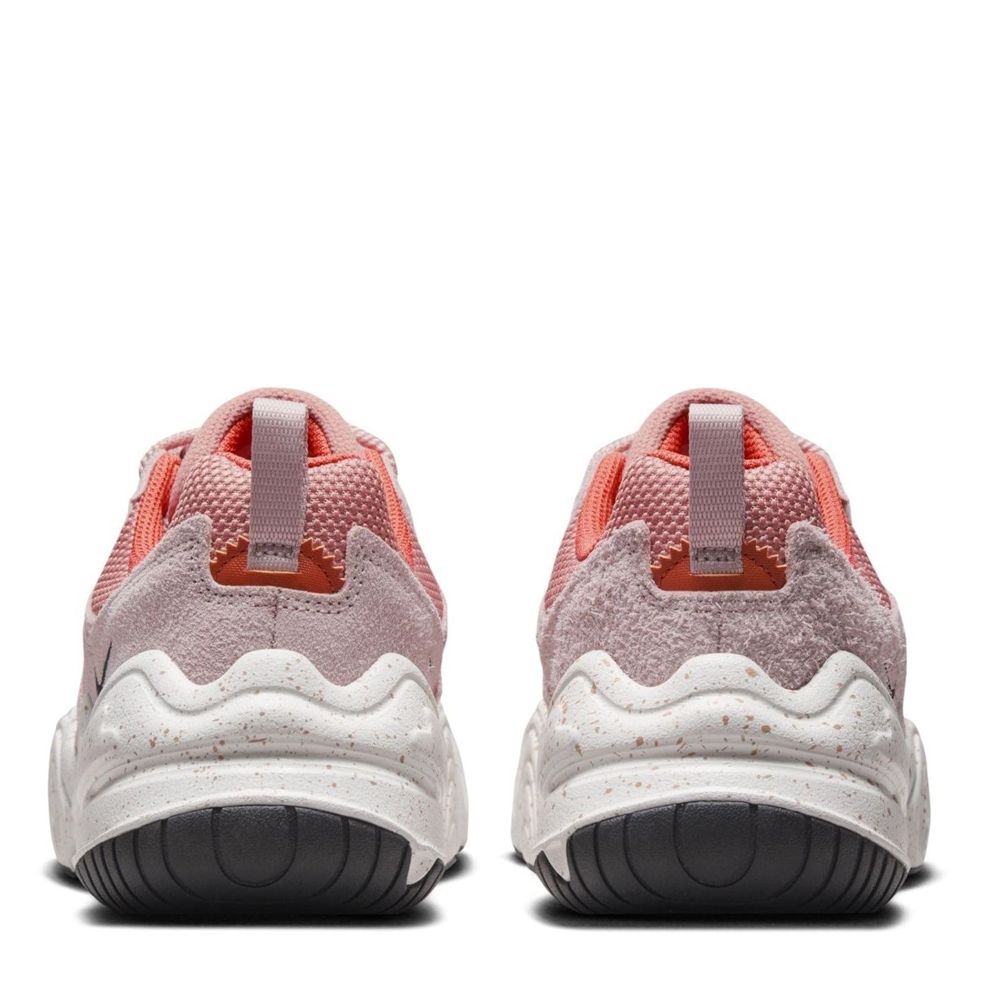 Nike Tech Hera Low Top Sneakers