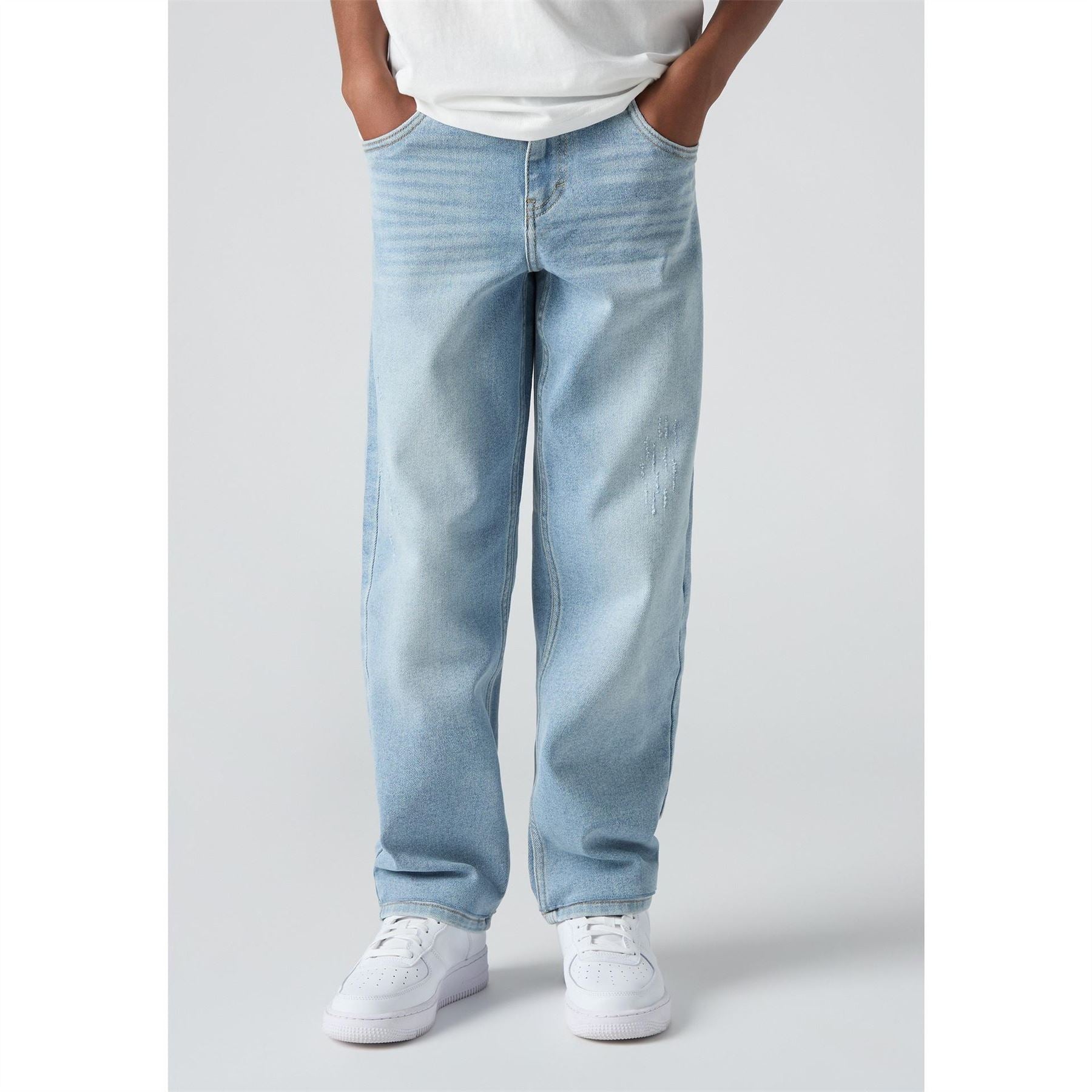 Levis Wide Leg Tapered Fit Jeans