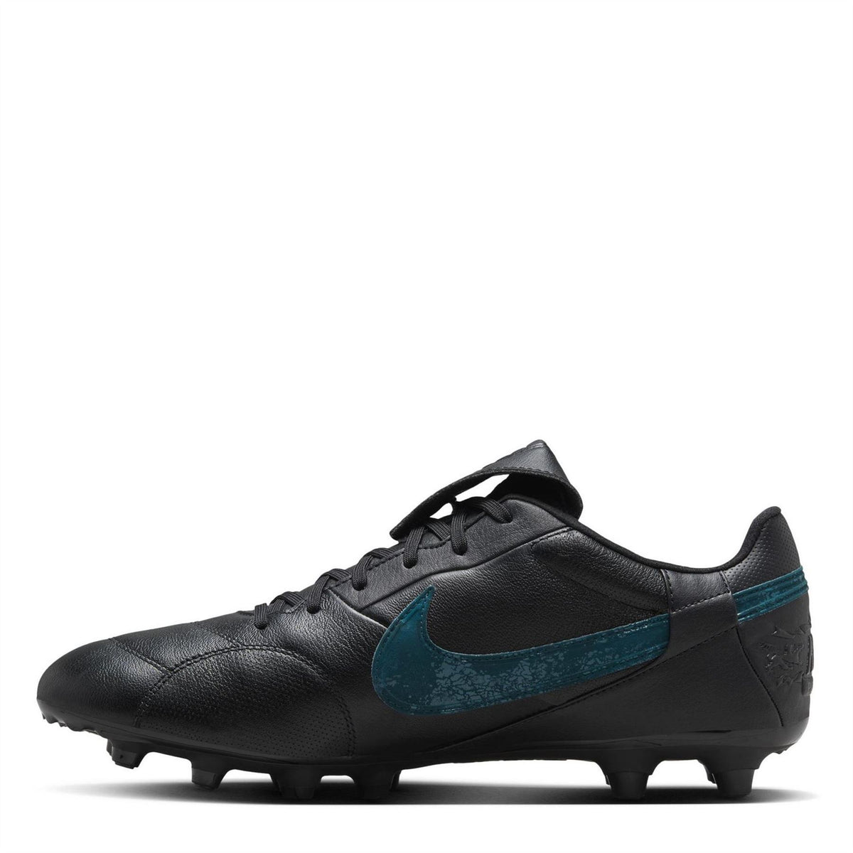 Nike 3 Academy Firm Ground Football Boots
