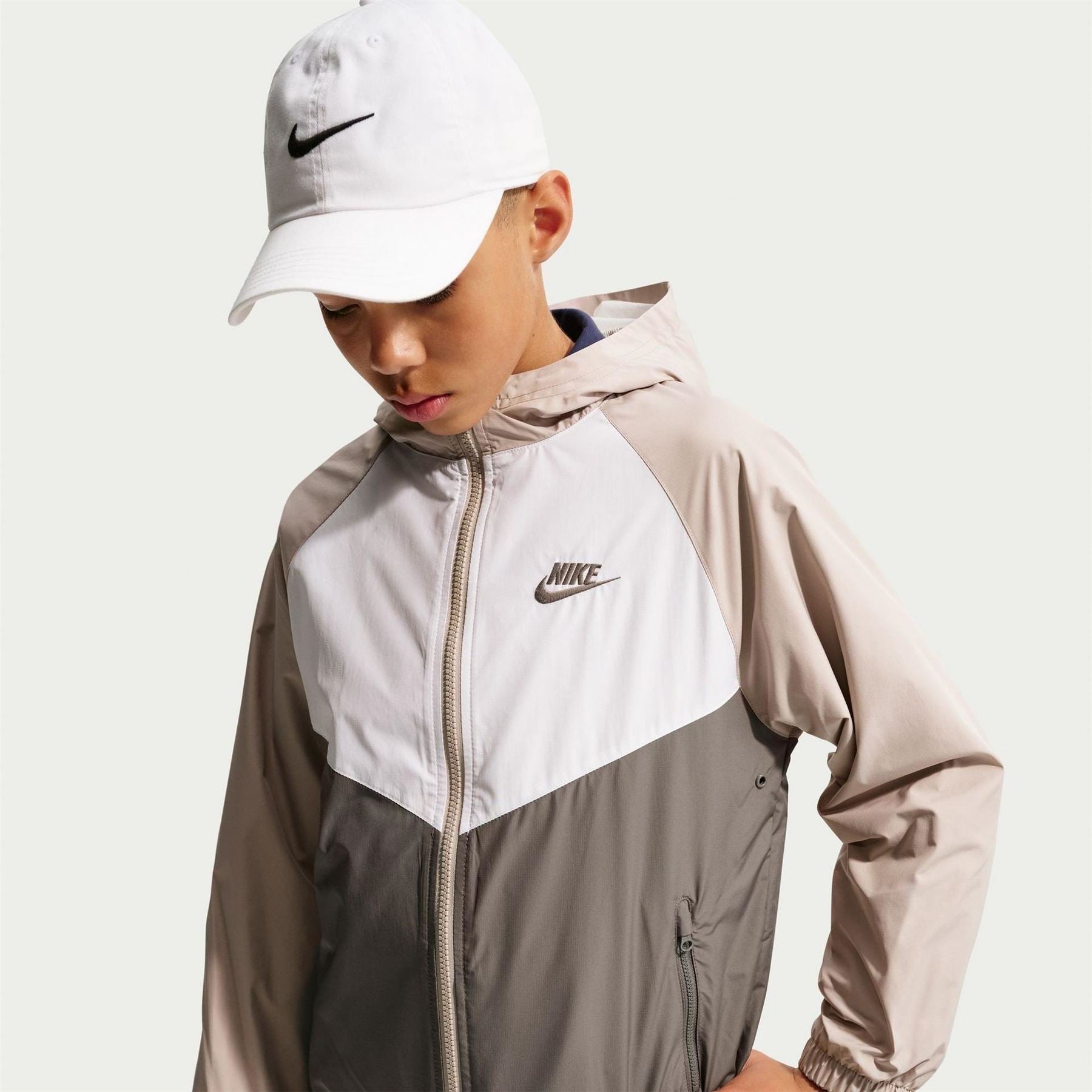 Nike Windrunner Solid Patterned Hooded Zipped Pocket Storm Flap