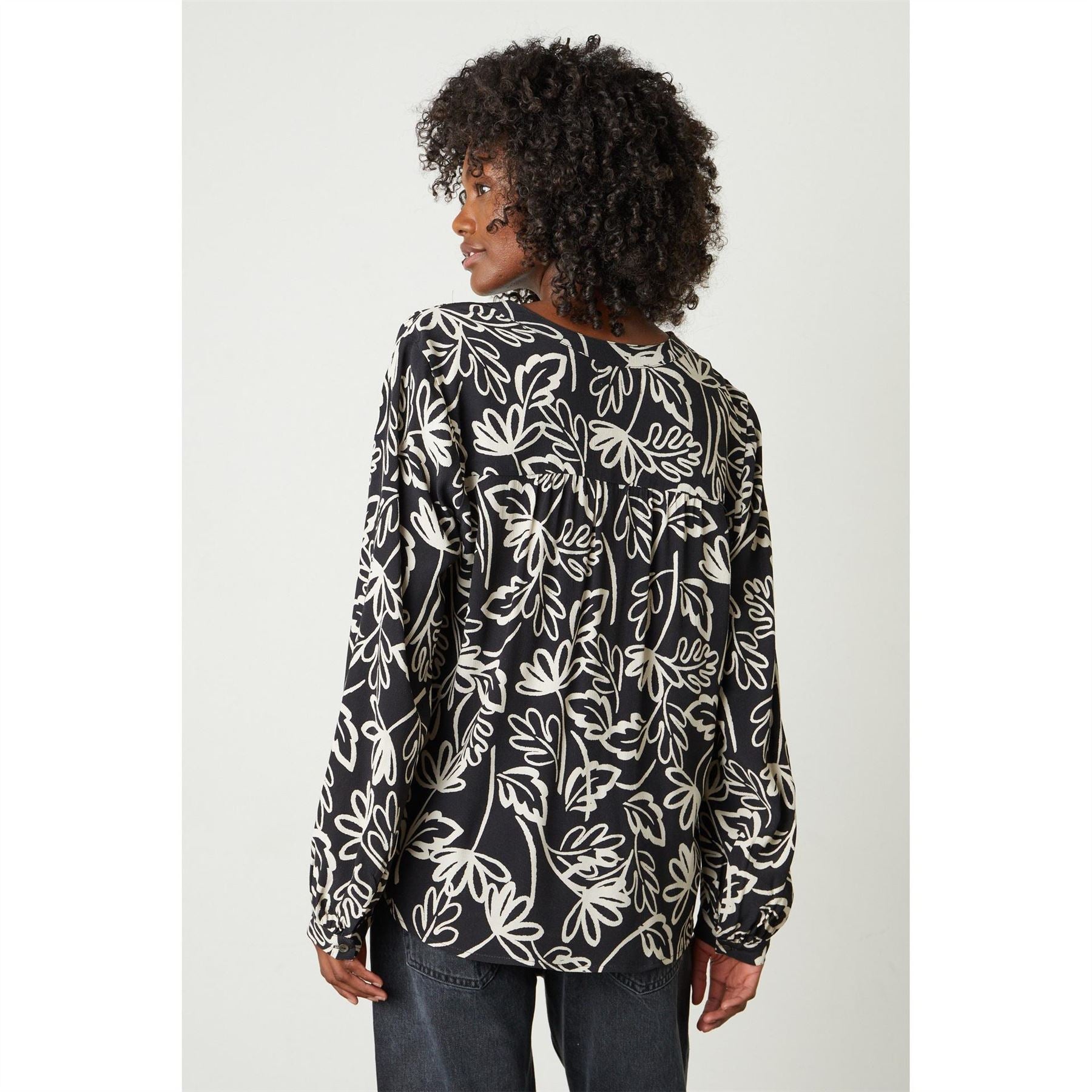 Velvet by Graham and Spencer Regular Fit V-Neck Long Sleeve Blouse