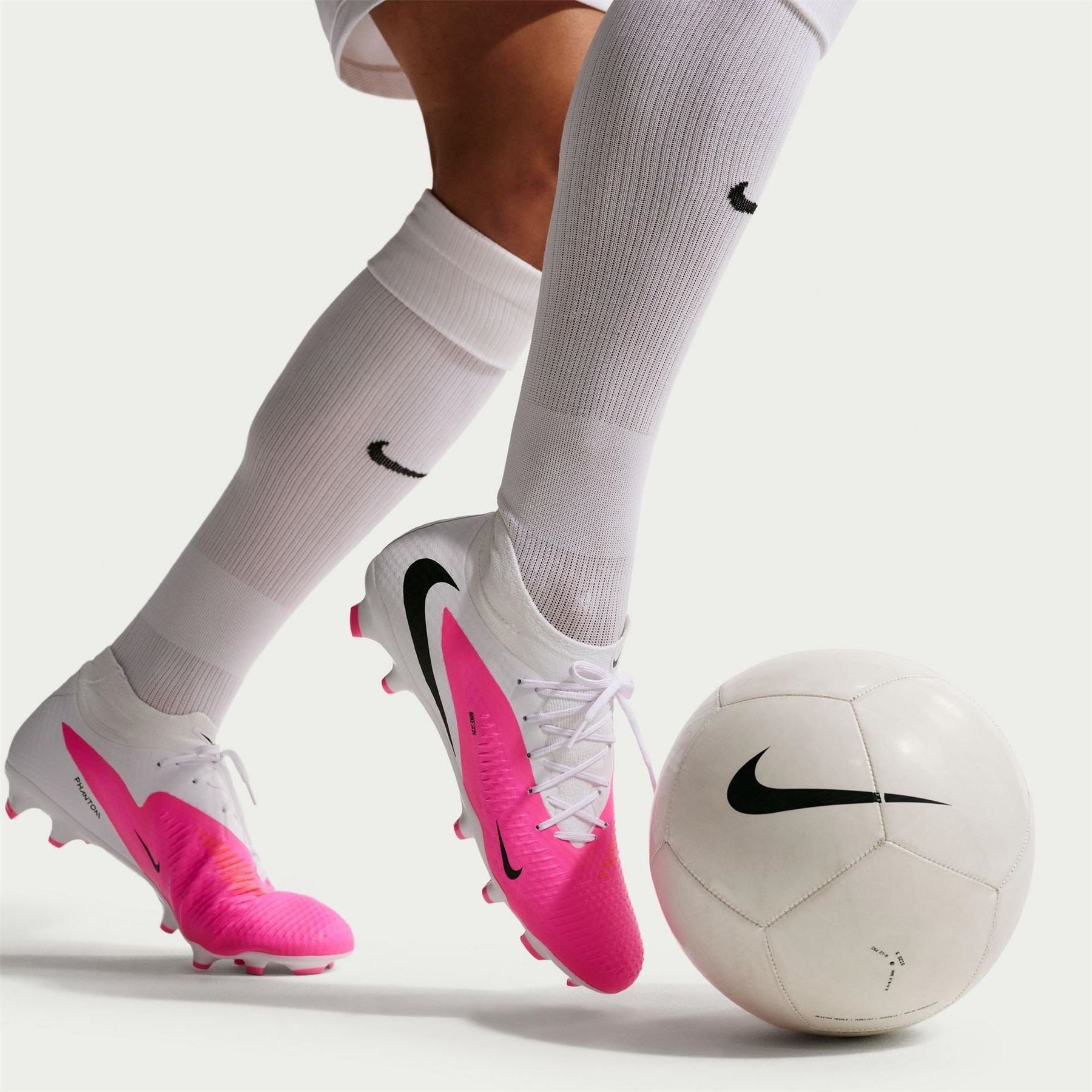 Nike Phantom 6 Academy Adults Multi Ground Football Boots