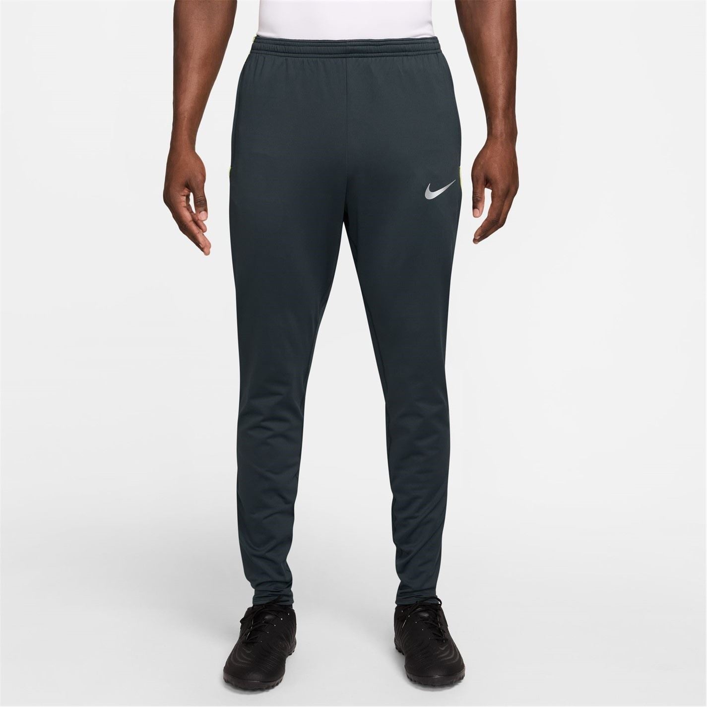 Nike Strike Winter Warrior Solid Patterned Slim Track Pants