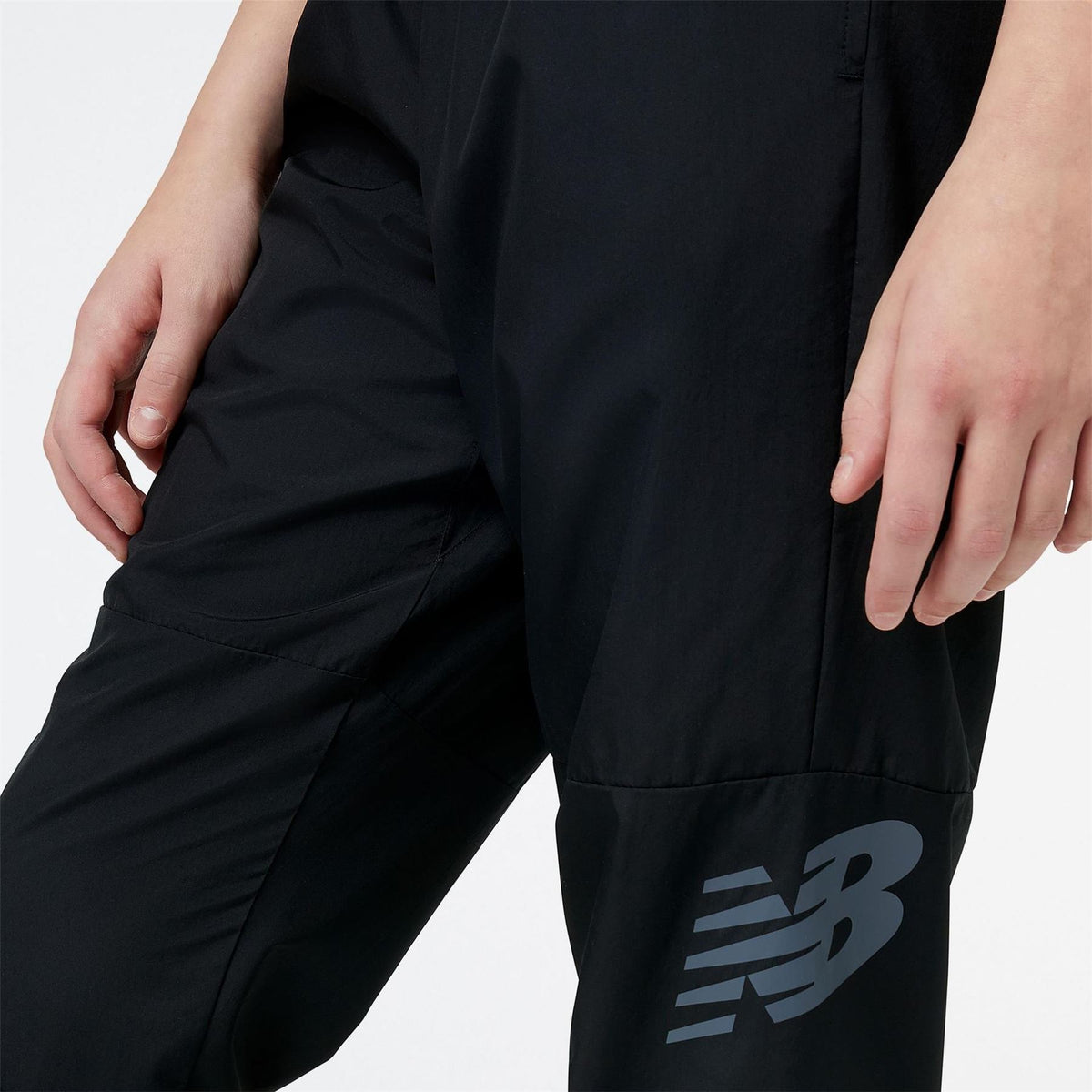 New Balance Tenacity Woven Three Quartertrousers