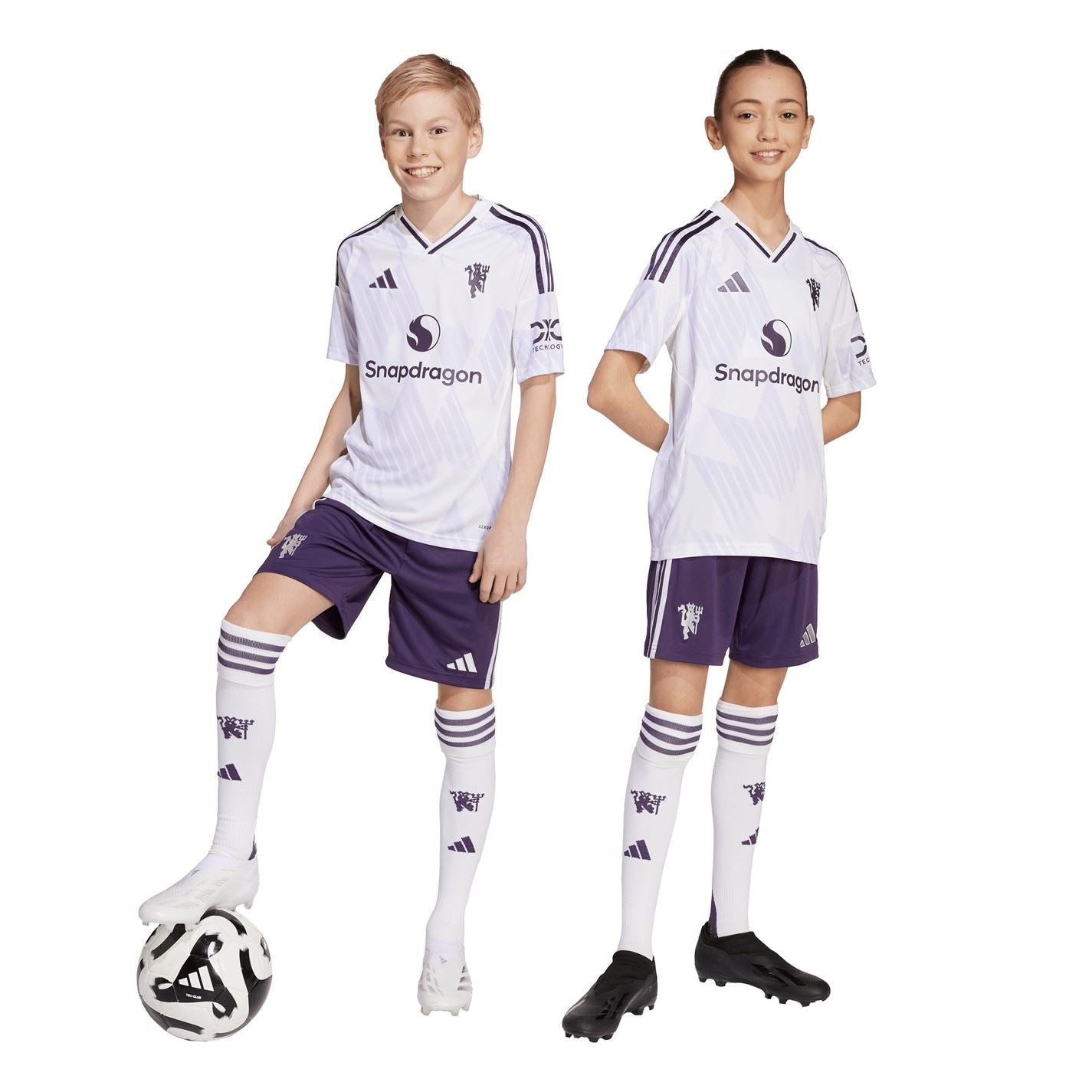 adidas Manchester United Away Shorts 2025 2026 Juniors