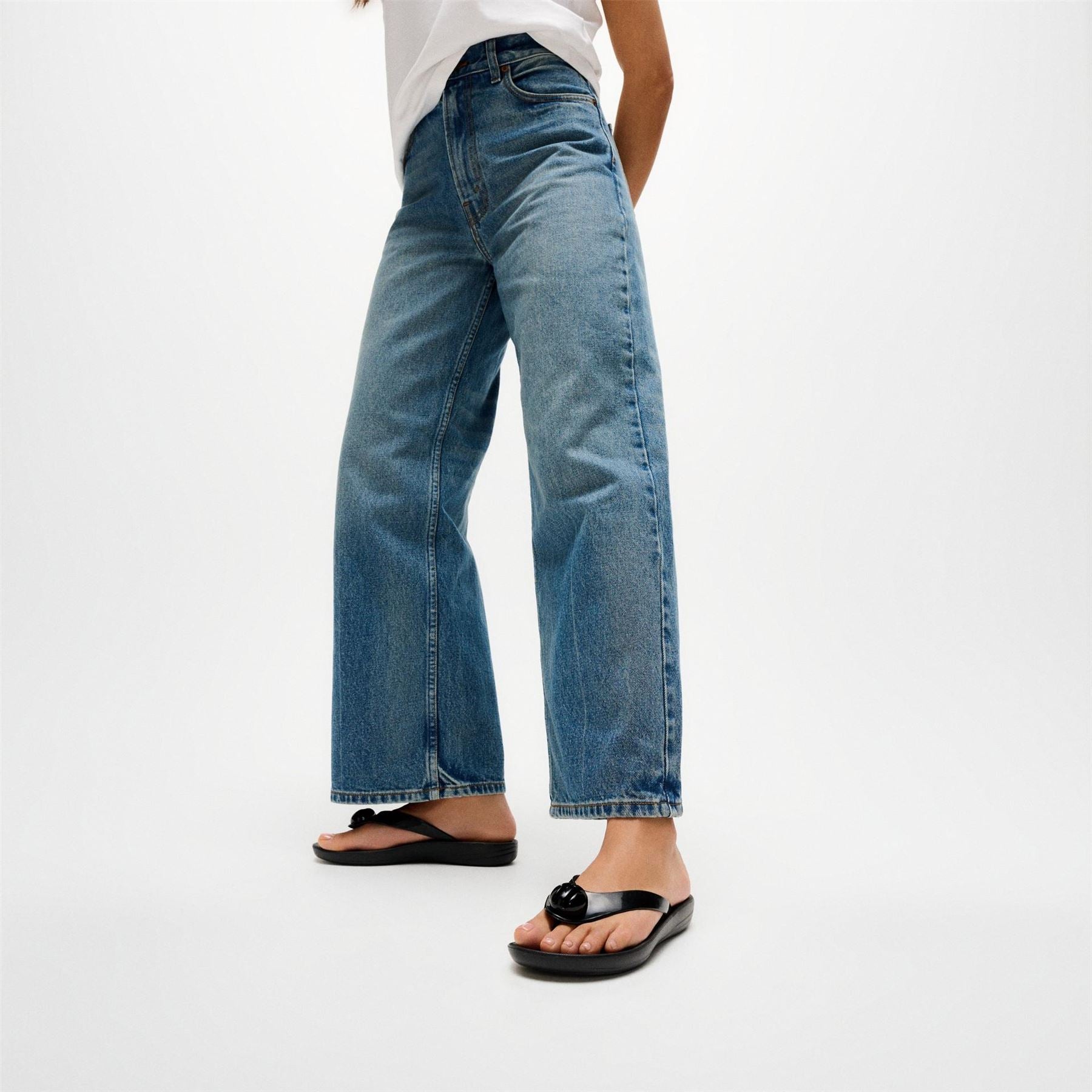 Fitflop Glossy Button Flip Flops